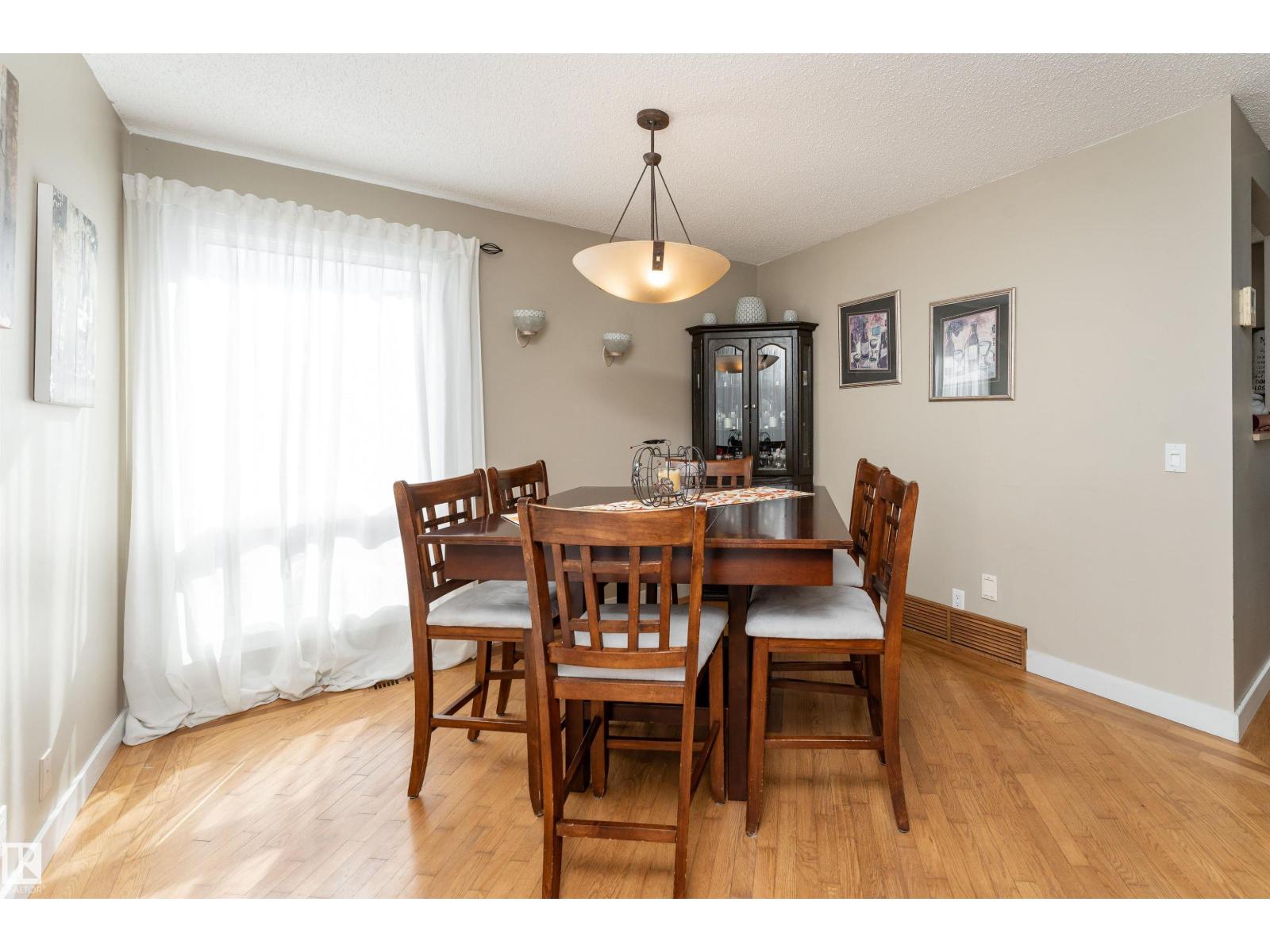 6007 37 Av Nw Property Photo 6