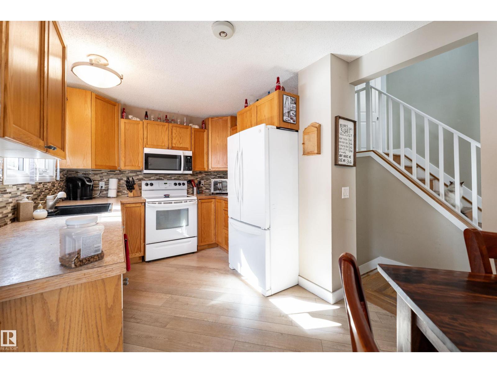 6007 37 Av Nw Property Photo 11