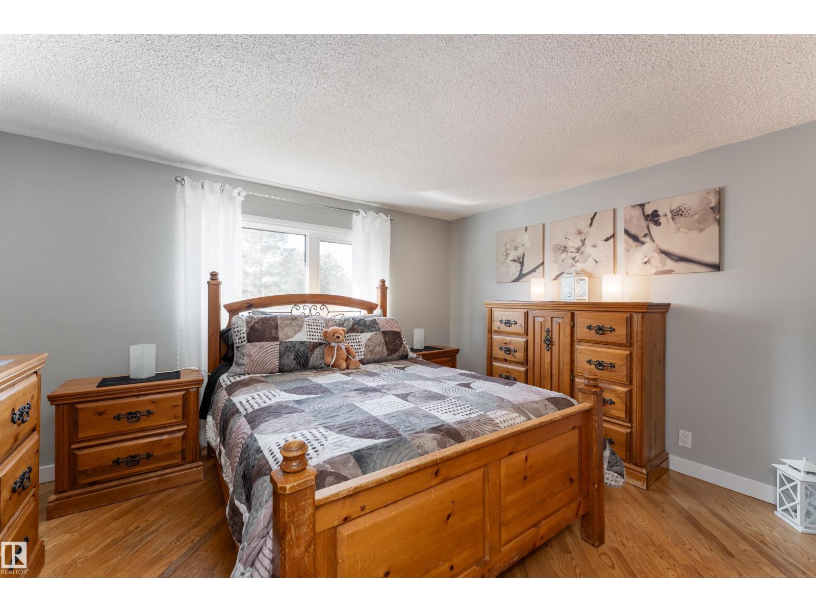 6007 37 Av Nw Property Photo 12