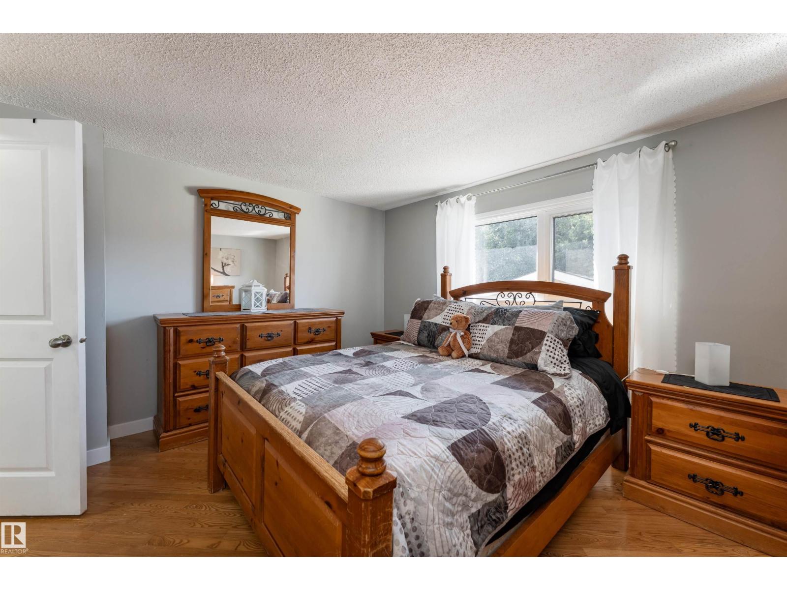 6007 37 Av Nw Property Photo 13