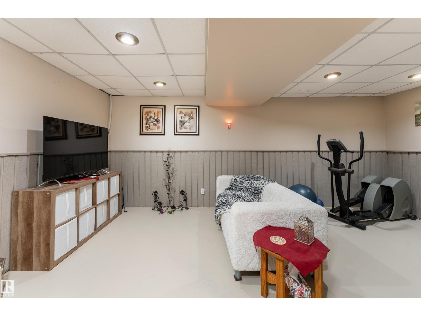 6007 37 Av Nw Property Photo 28
