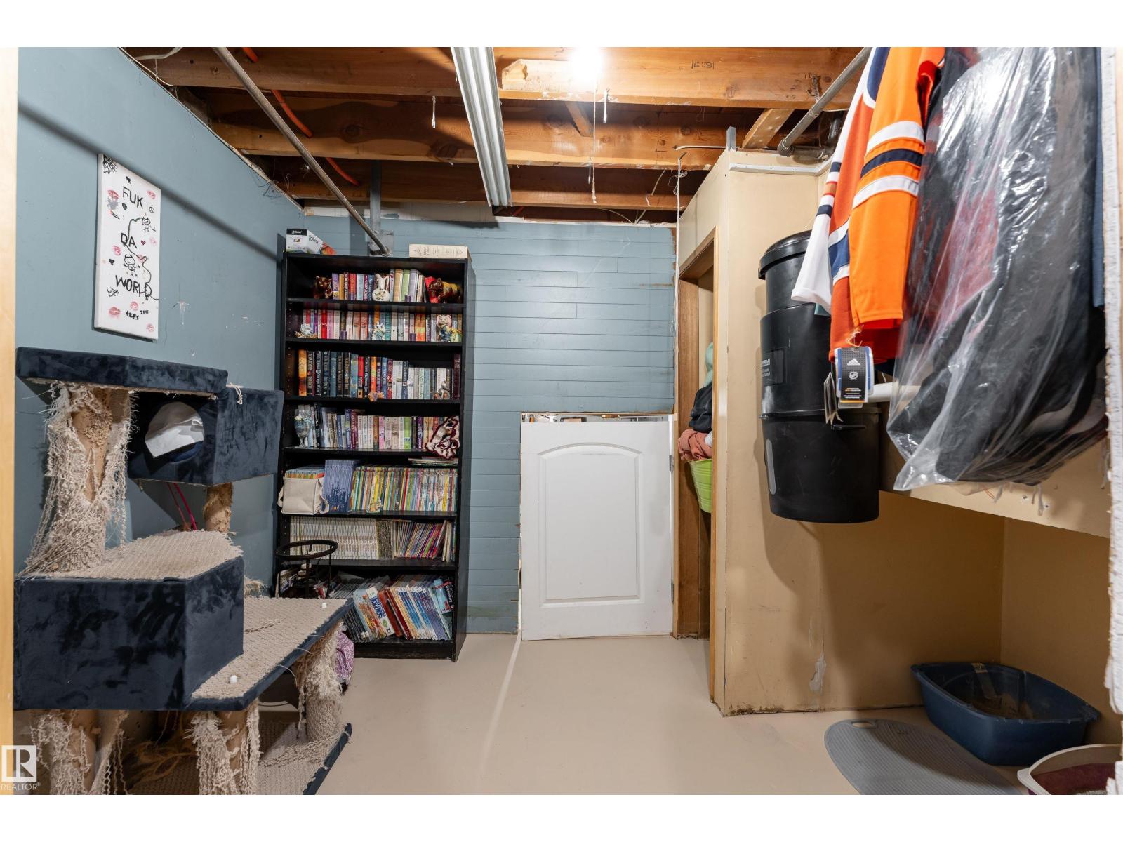 6007 37 Av Nw Property Photo 32