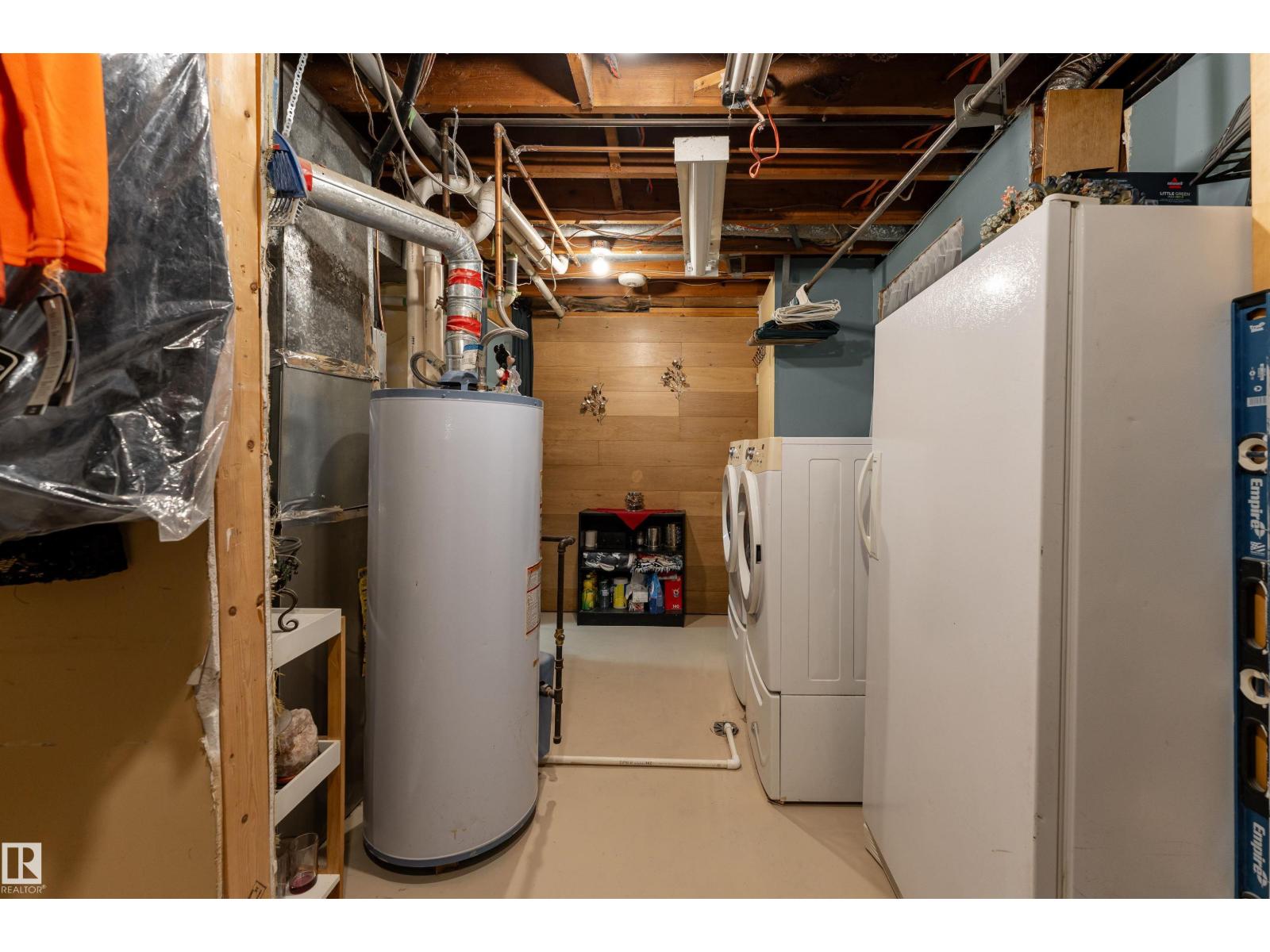 6007 37 Av Nw Property Photo 33
