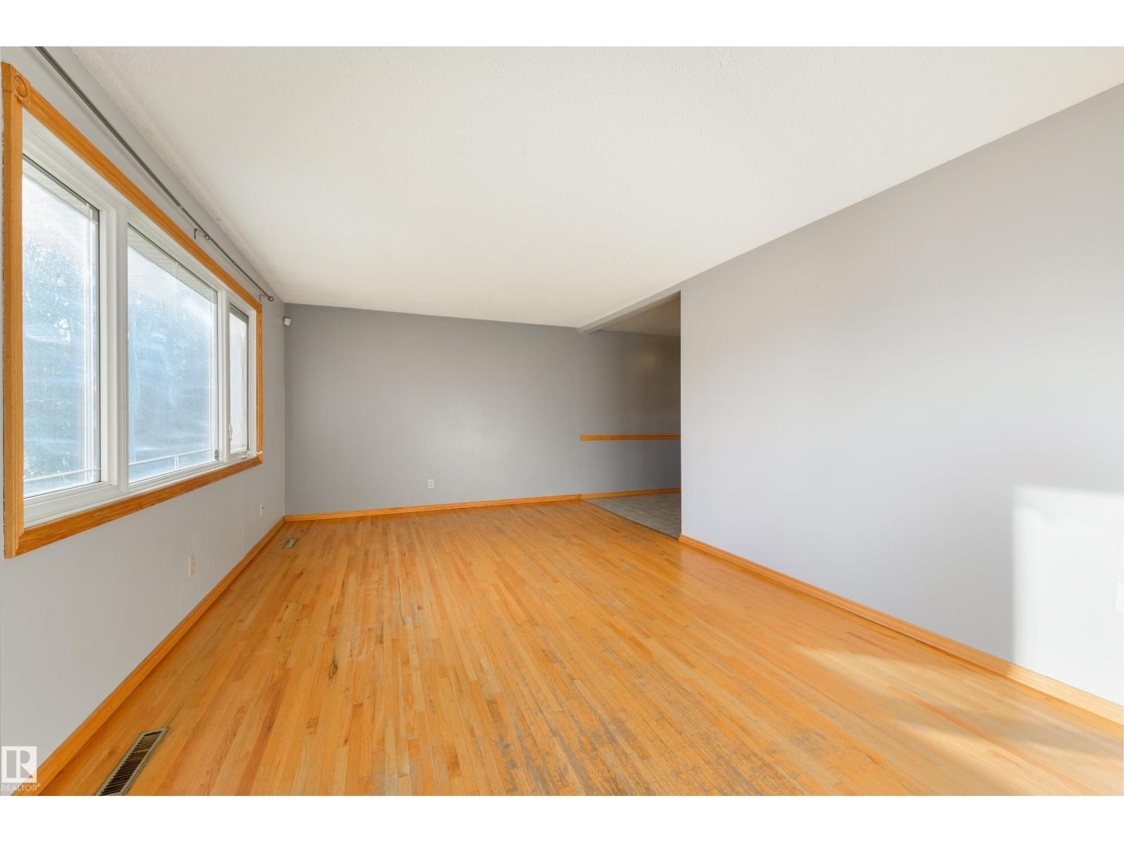 9260 Ottewell Rd Nw Property Photo 6