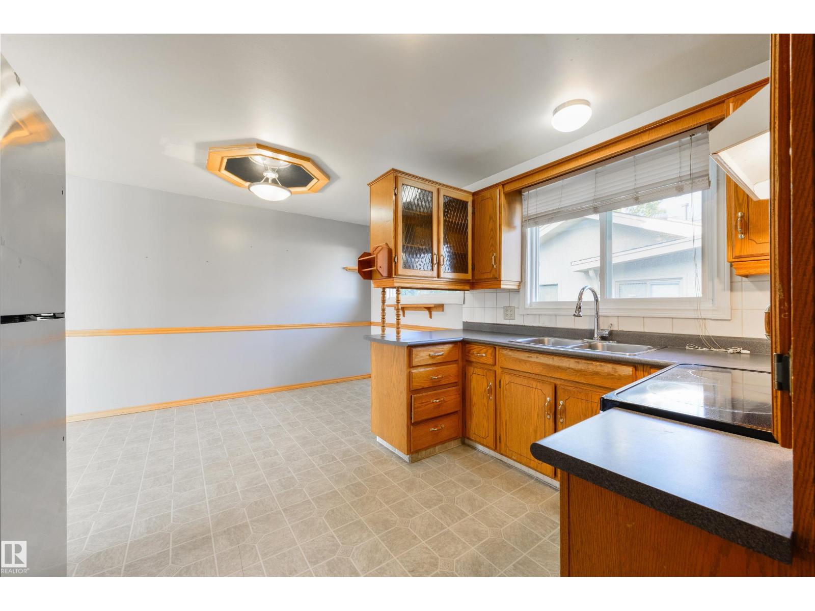 9260 Ottewell Rd Nw Property Photo 12