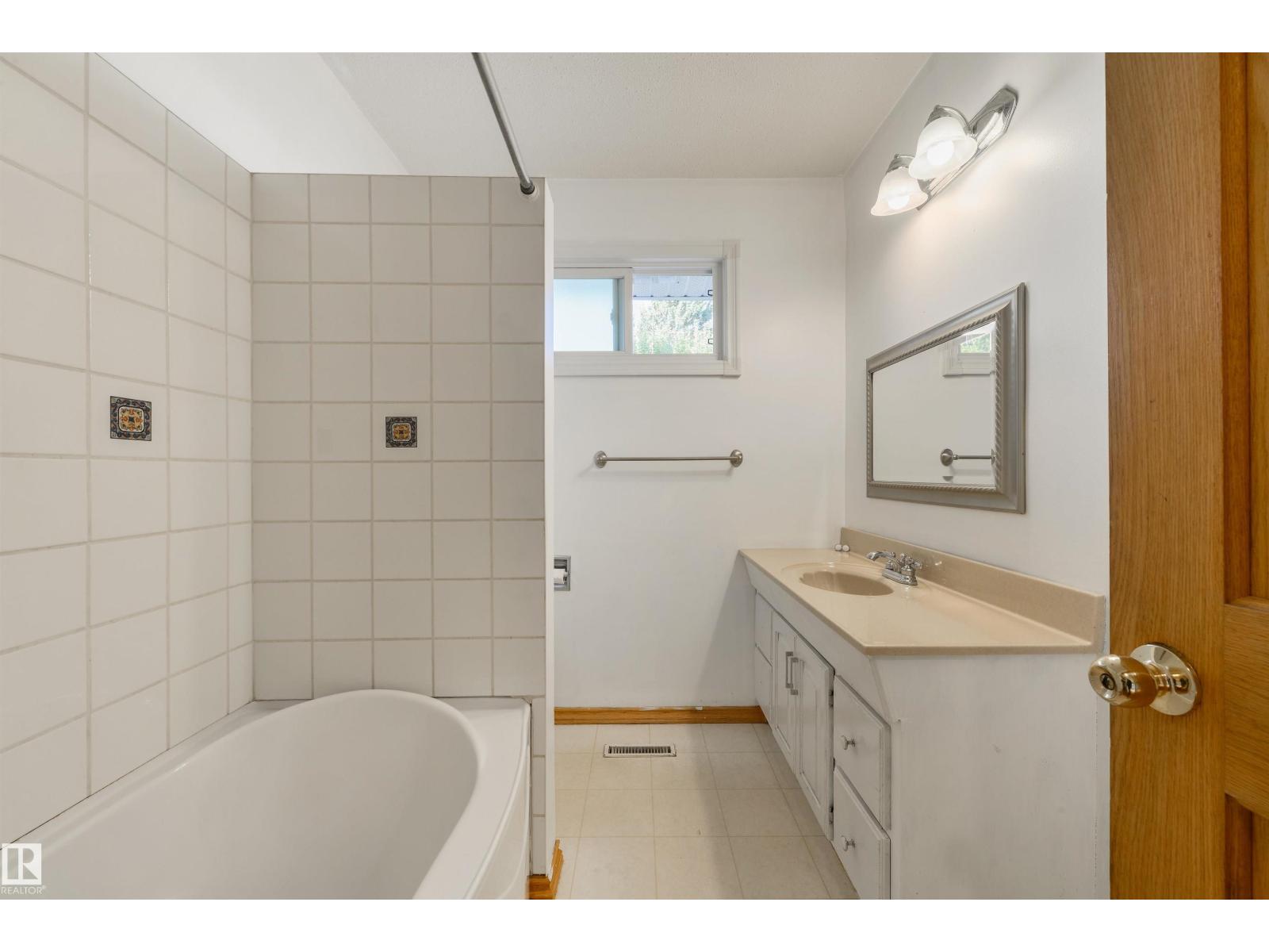 9260 Ottewell Rd Nw Property Photo 22