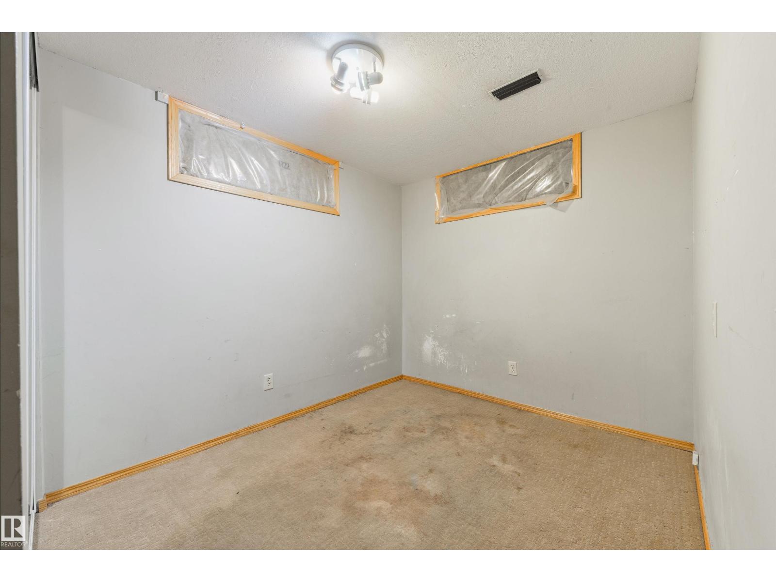 9260 Ottewell Rd Nw Property Photo 31
