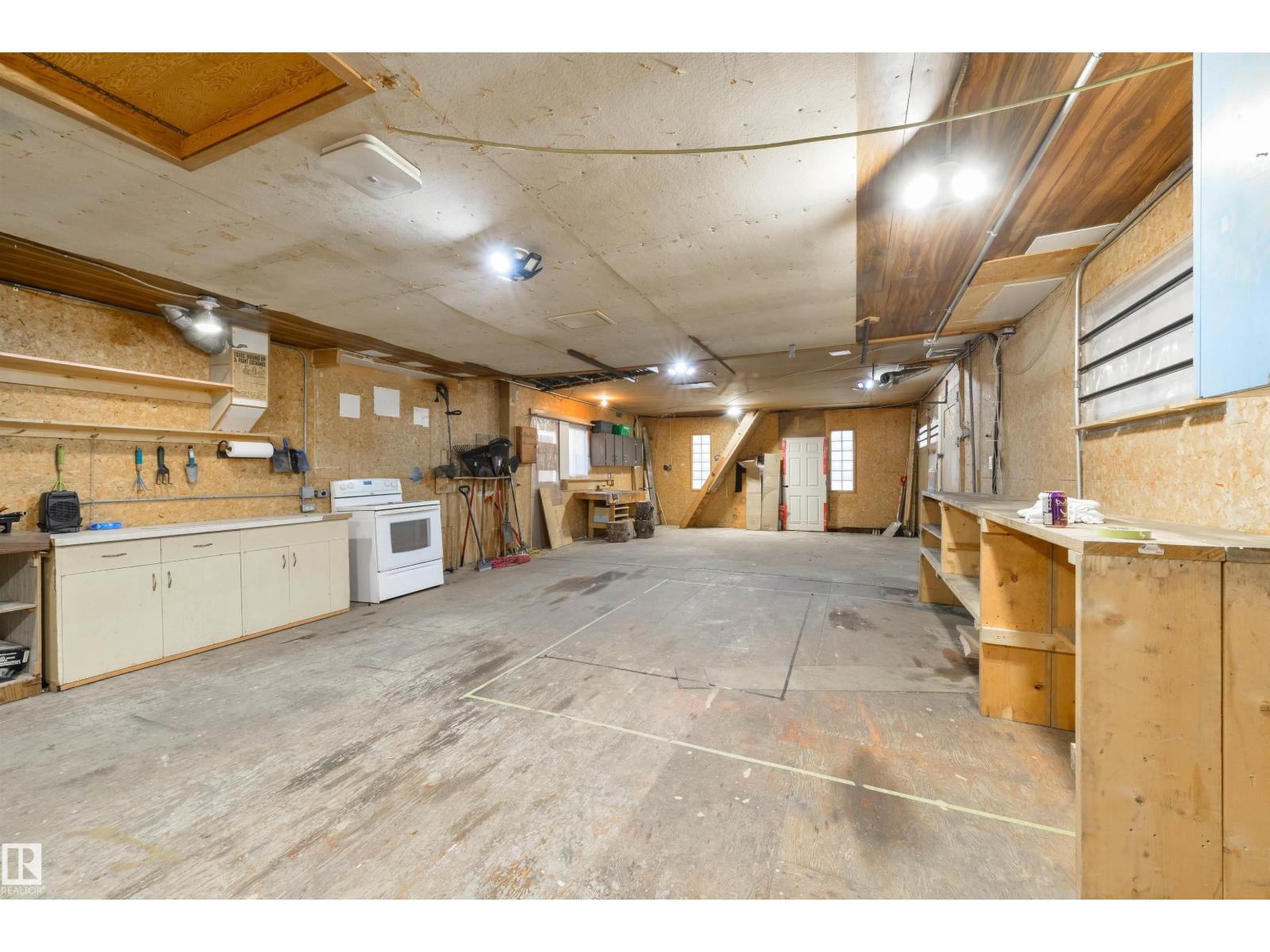 9260 Ottewell Rd Nw Property Photo 42