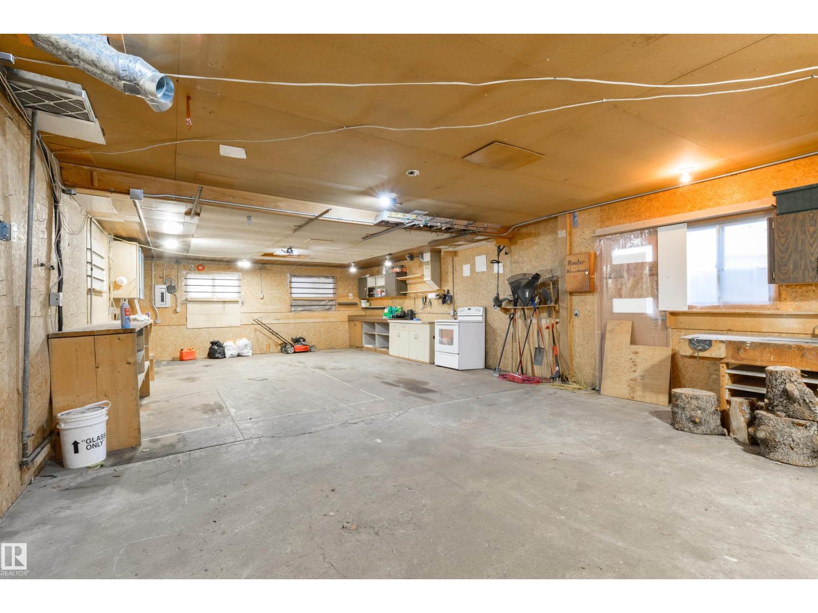 9260 Ottewell Rd Nw Property Photo 44
