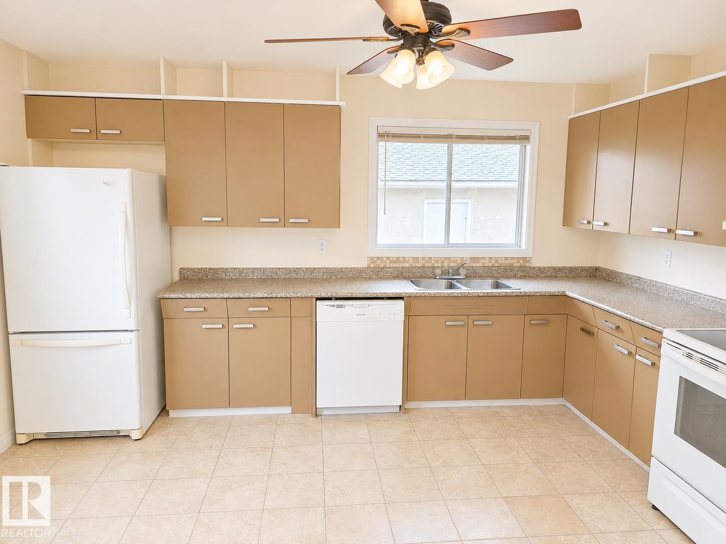 8712 162 St Nw Property Photo 3