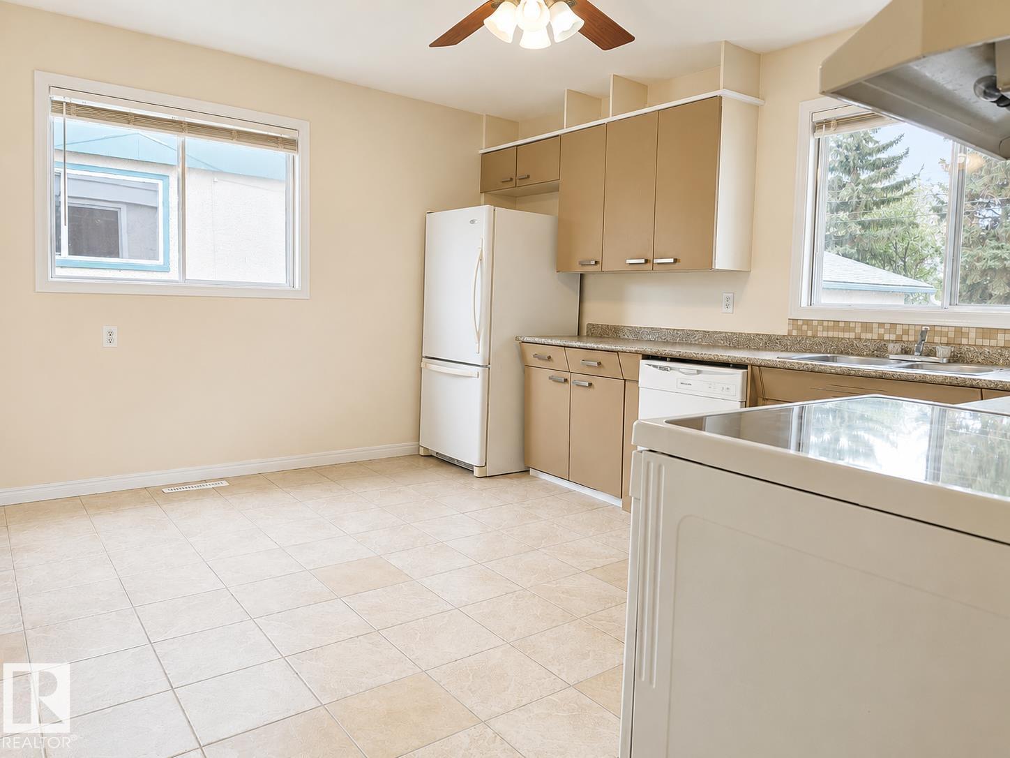 8712 162 St Nw Property Photo 4