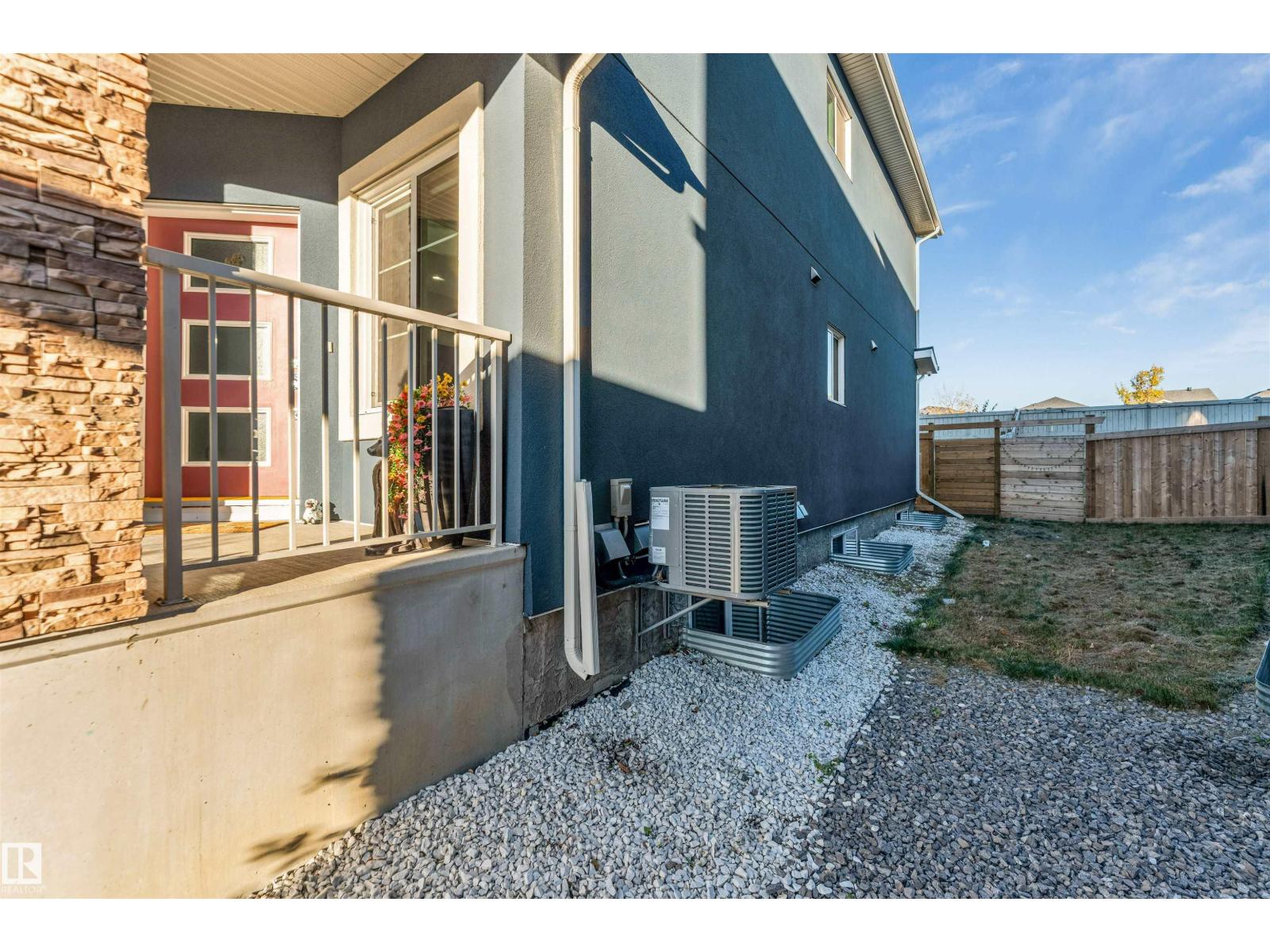 1831 18 St Nw Property Photo 3