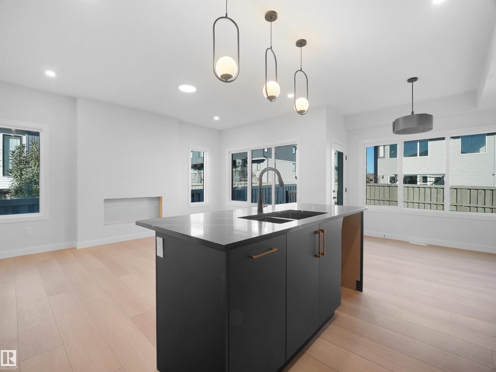22108 94 Av Nw Property Photo 6