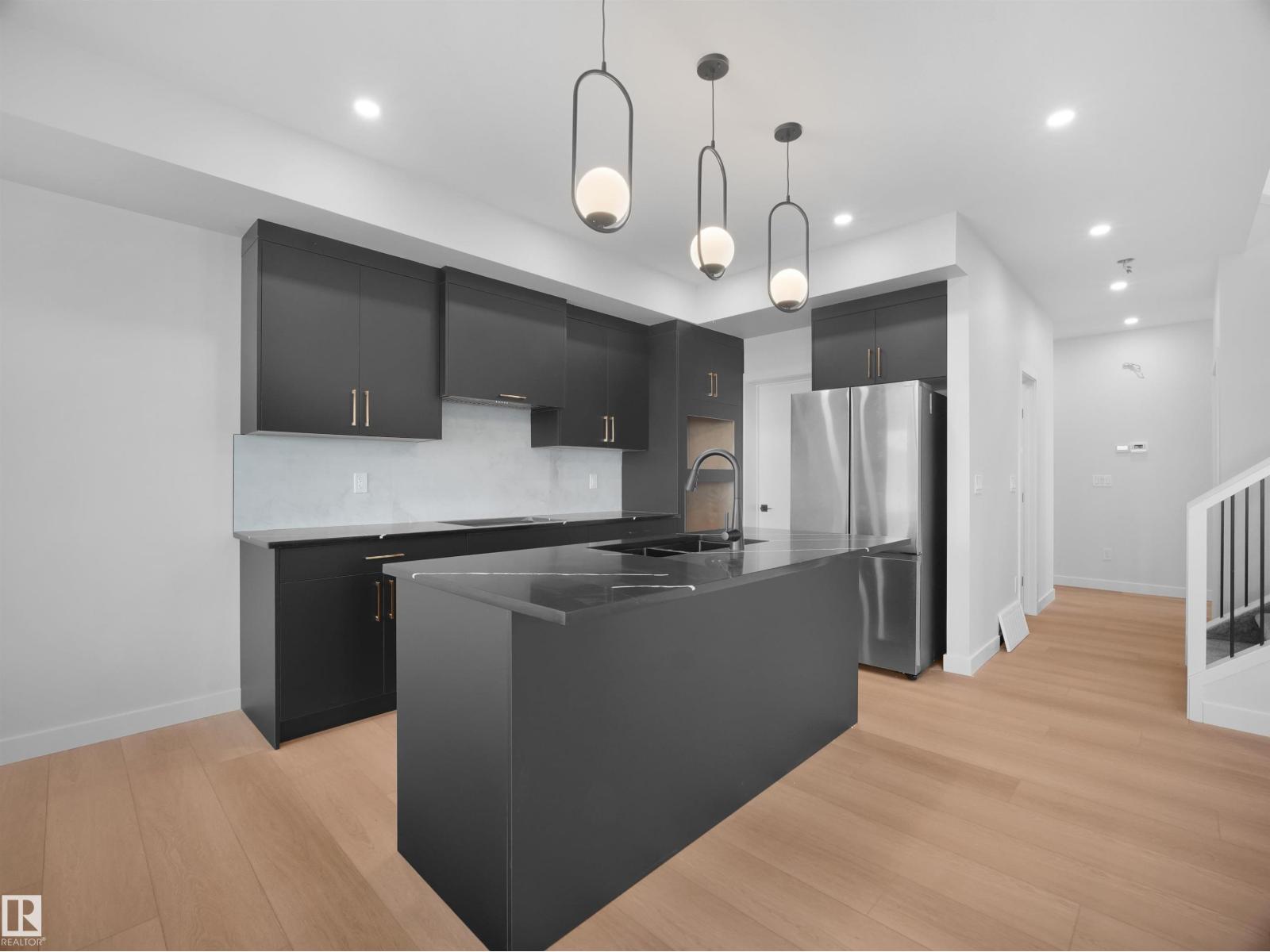 22108 94 Av Nw Property Photo 17