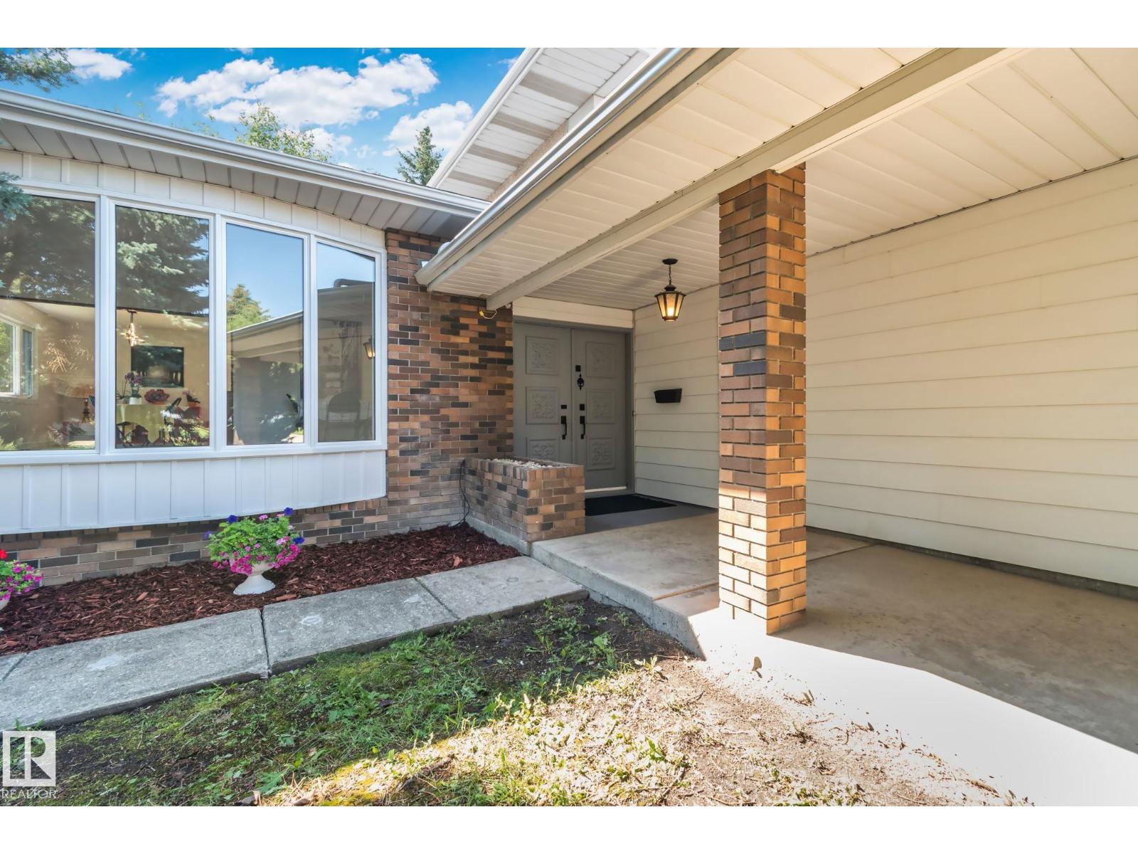 10619 35 Av Nw Property Photo 5