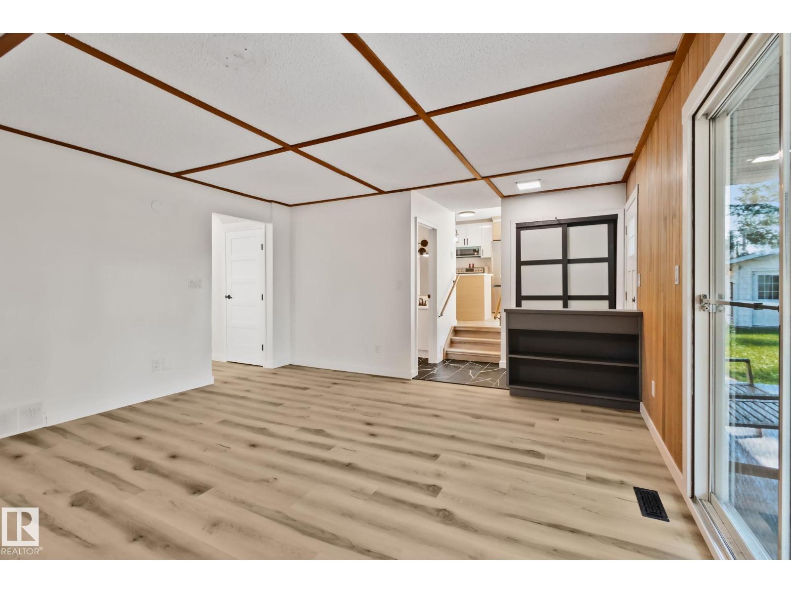 10619 35 Av Nw Property Photo 23