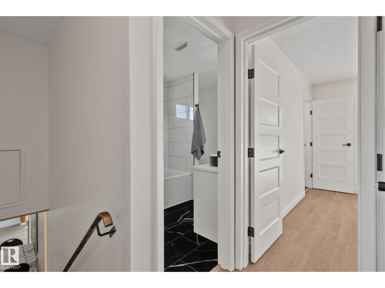 10619 35 Av Nw Property Photo 29