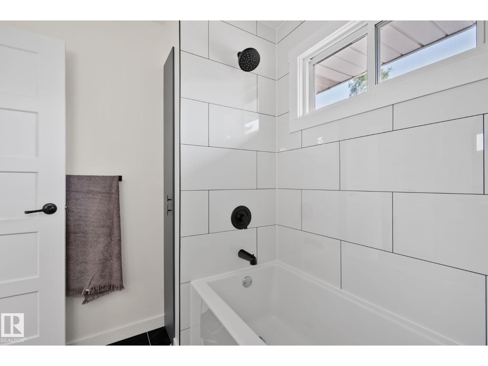 10619 35 Av Nw Property Photo 32