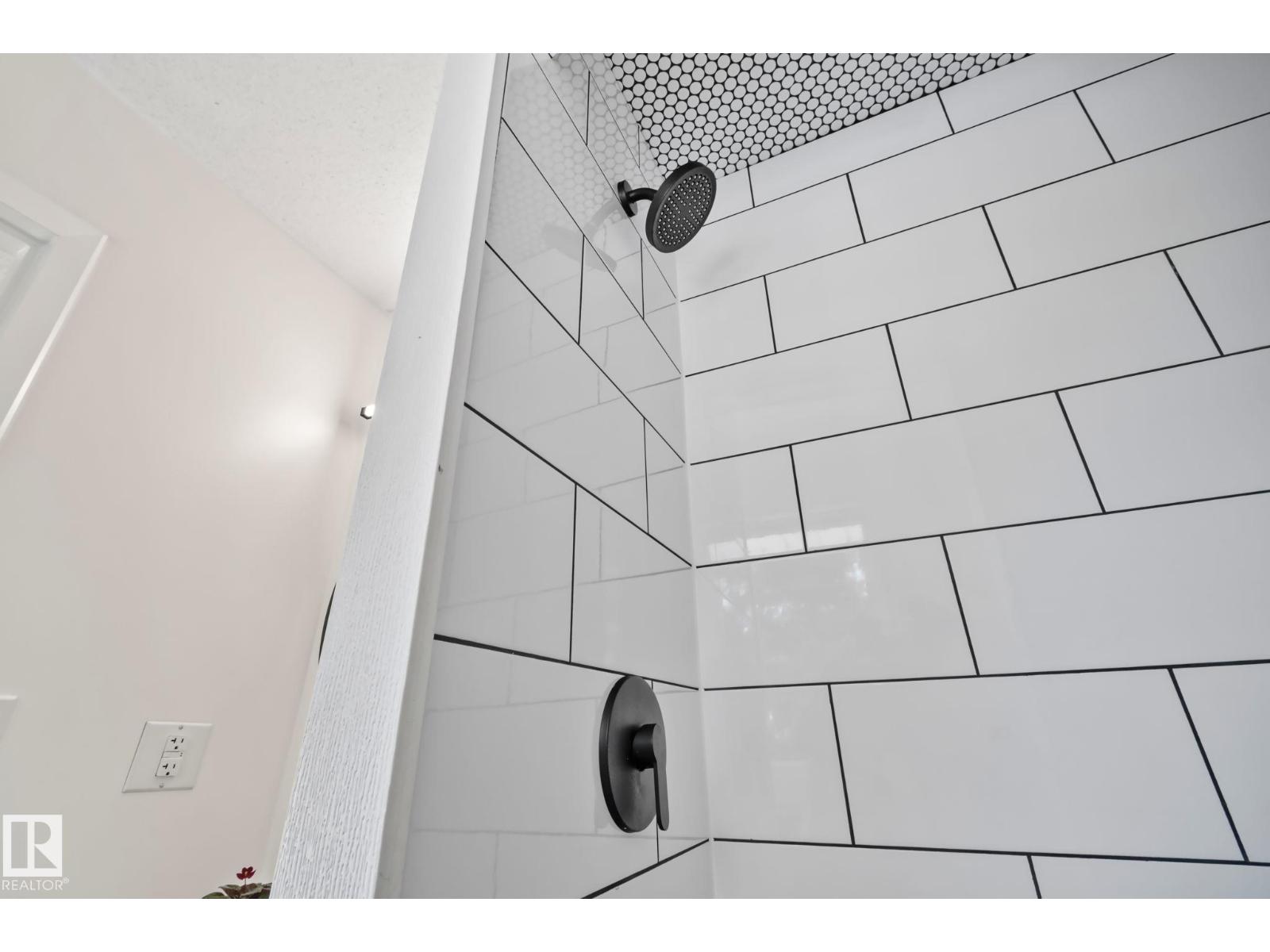 10619 35 Av Nw Property Photo 40