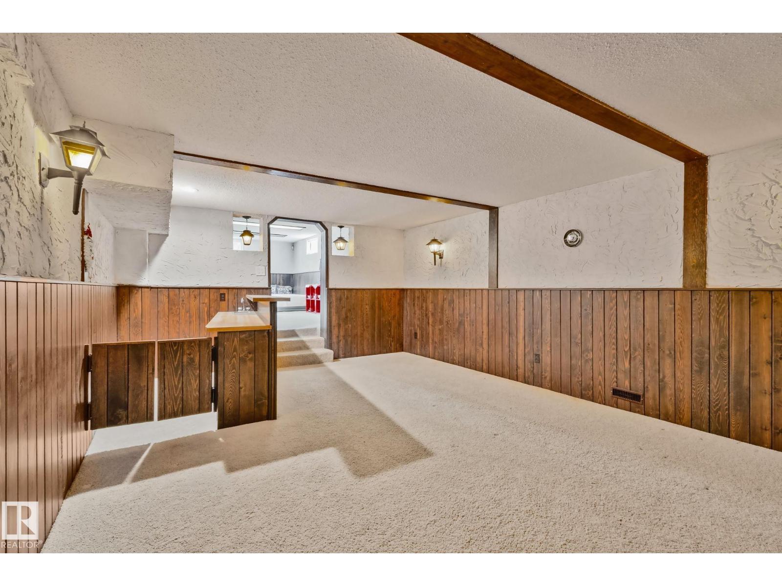 10619 35 Av Nw Property Photo 48
