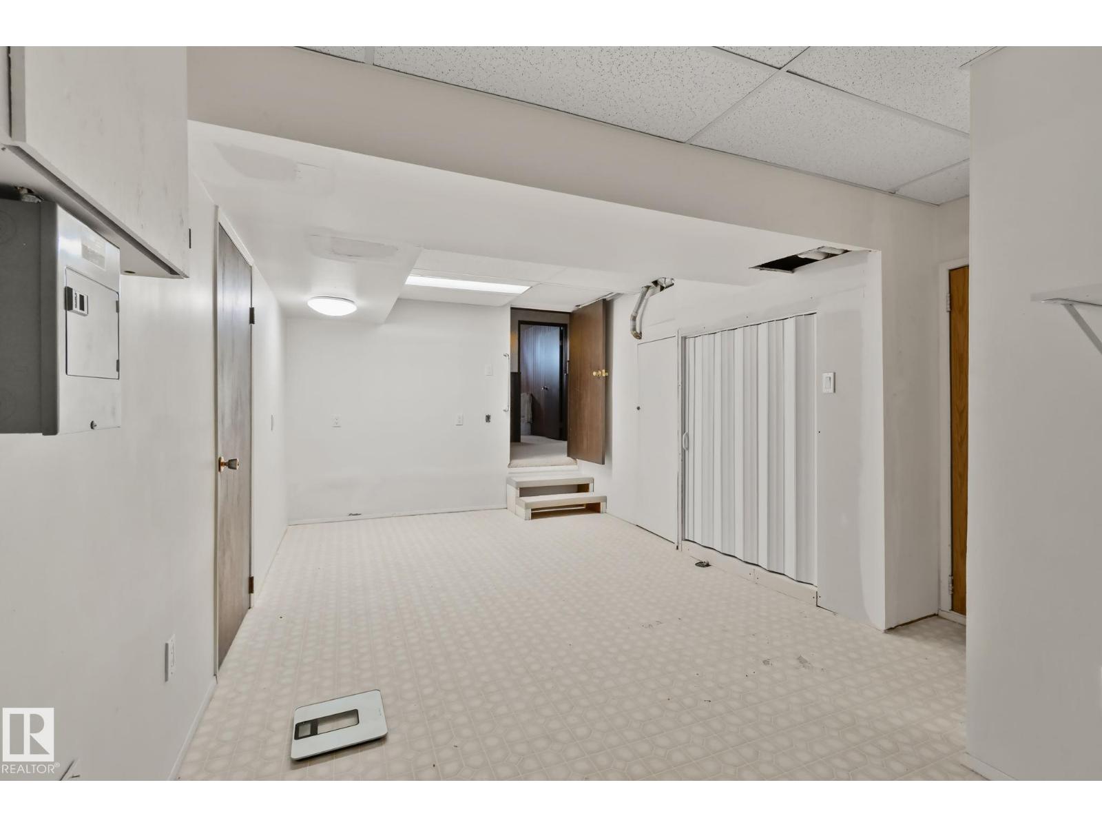 10619 35 Av Nw Property Photo 51