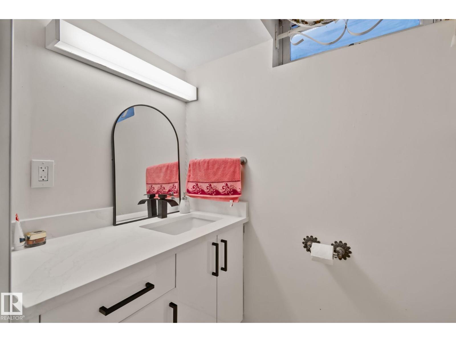 10619 35 Av Nw Property Photo 52