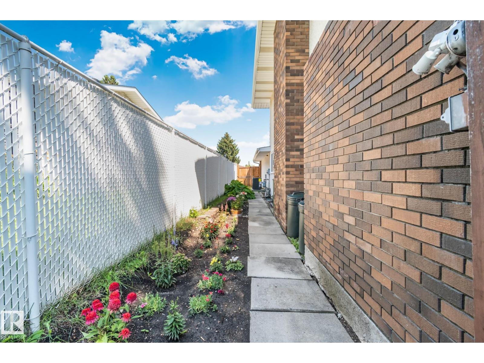 10619 35 Av Nw Property Photo 60