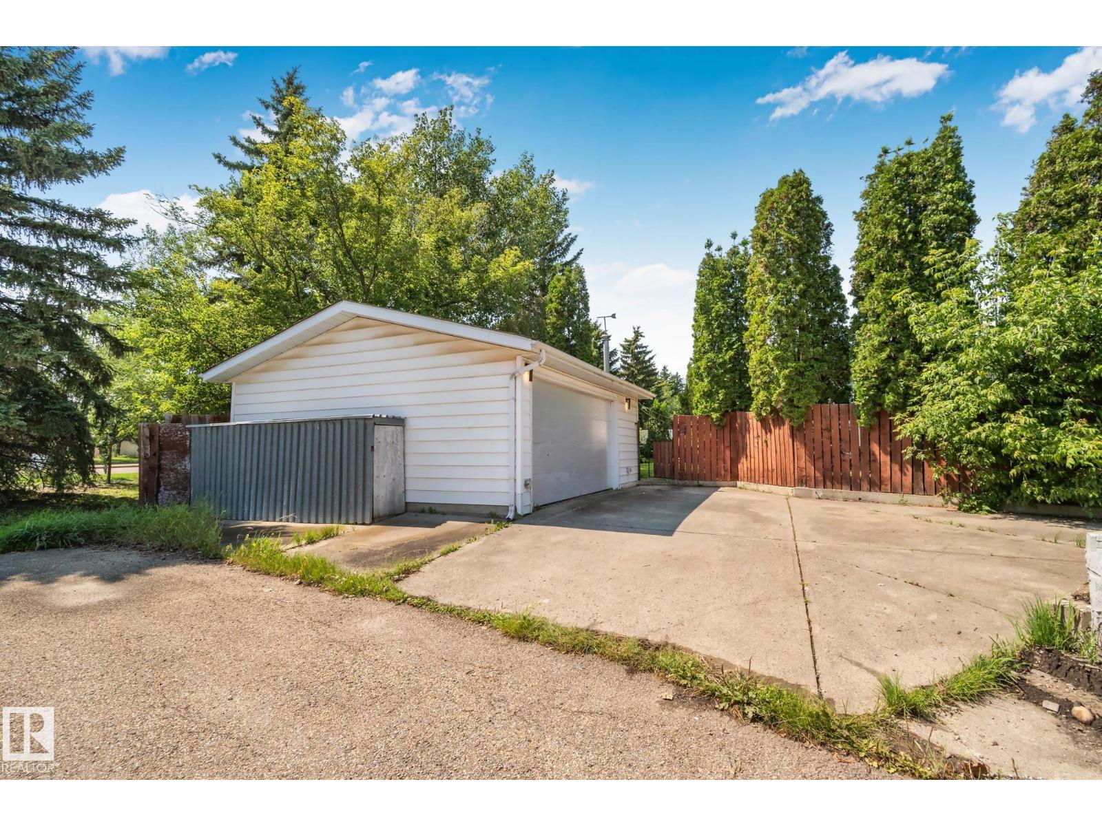 10619 35 Av Nw Property Photo 61