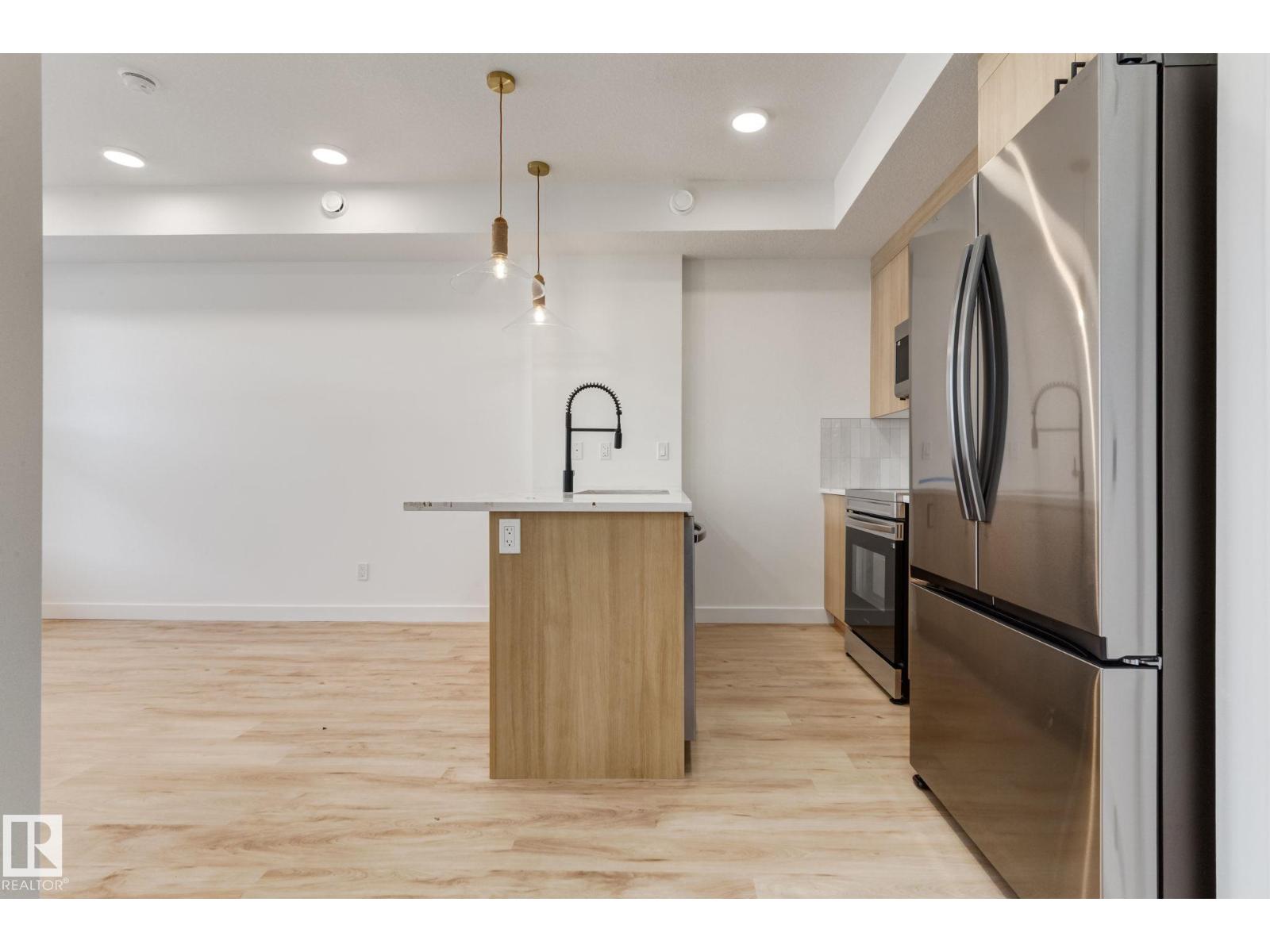 #42 16231 19 Av Sw Property Photo 13