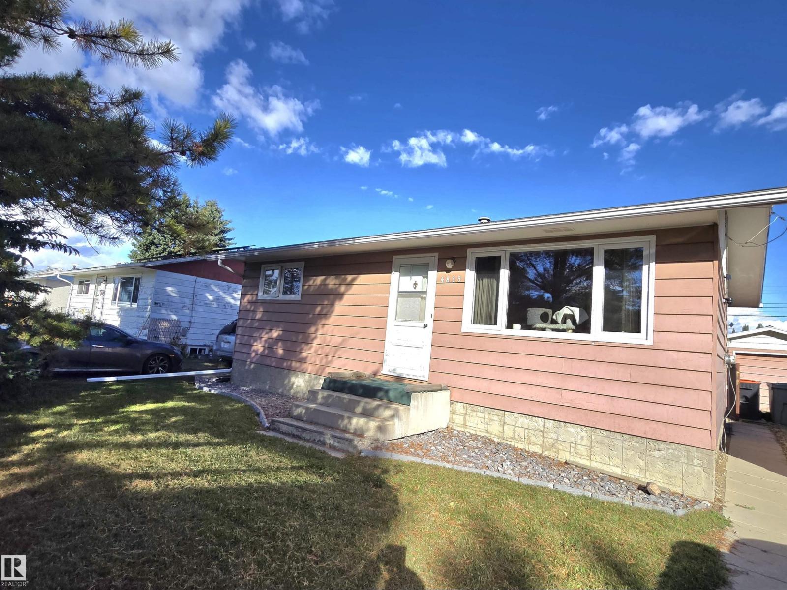 4835 47 ST Property Photo 1