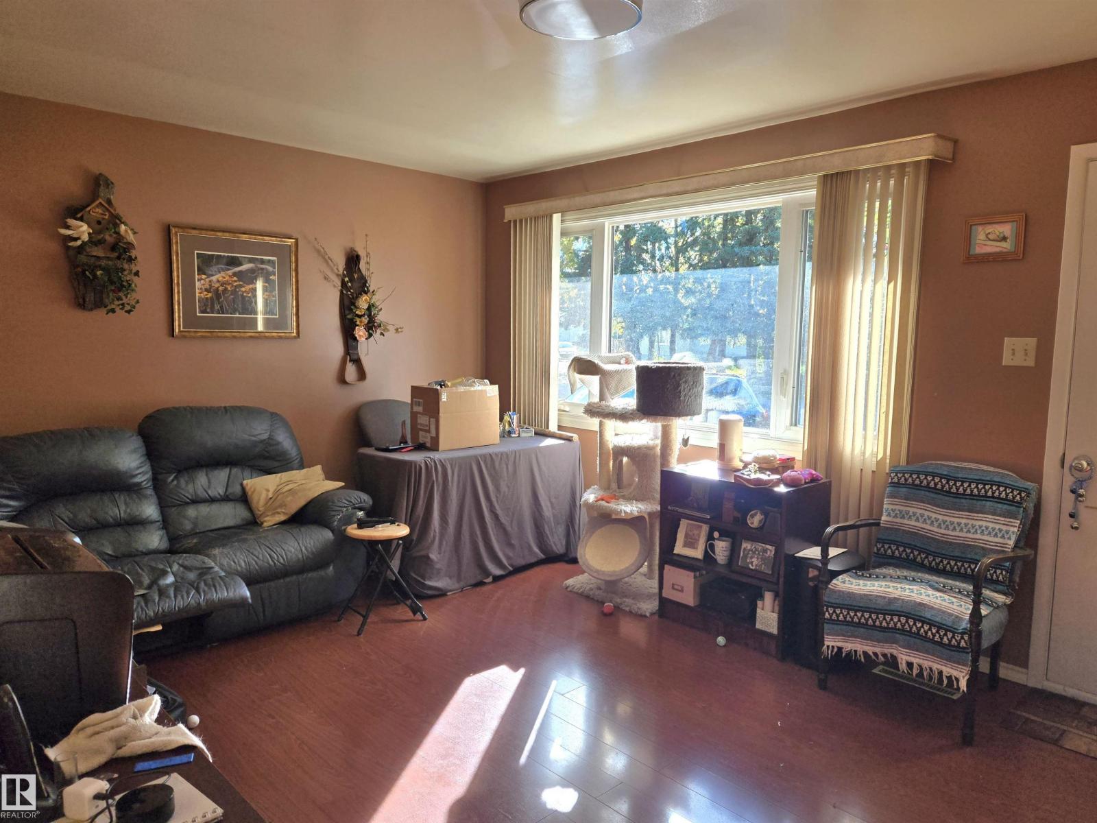 4835 47 St Property Photo 4