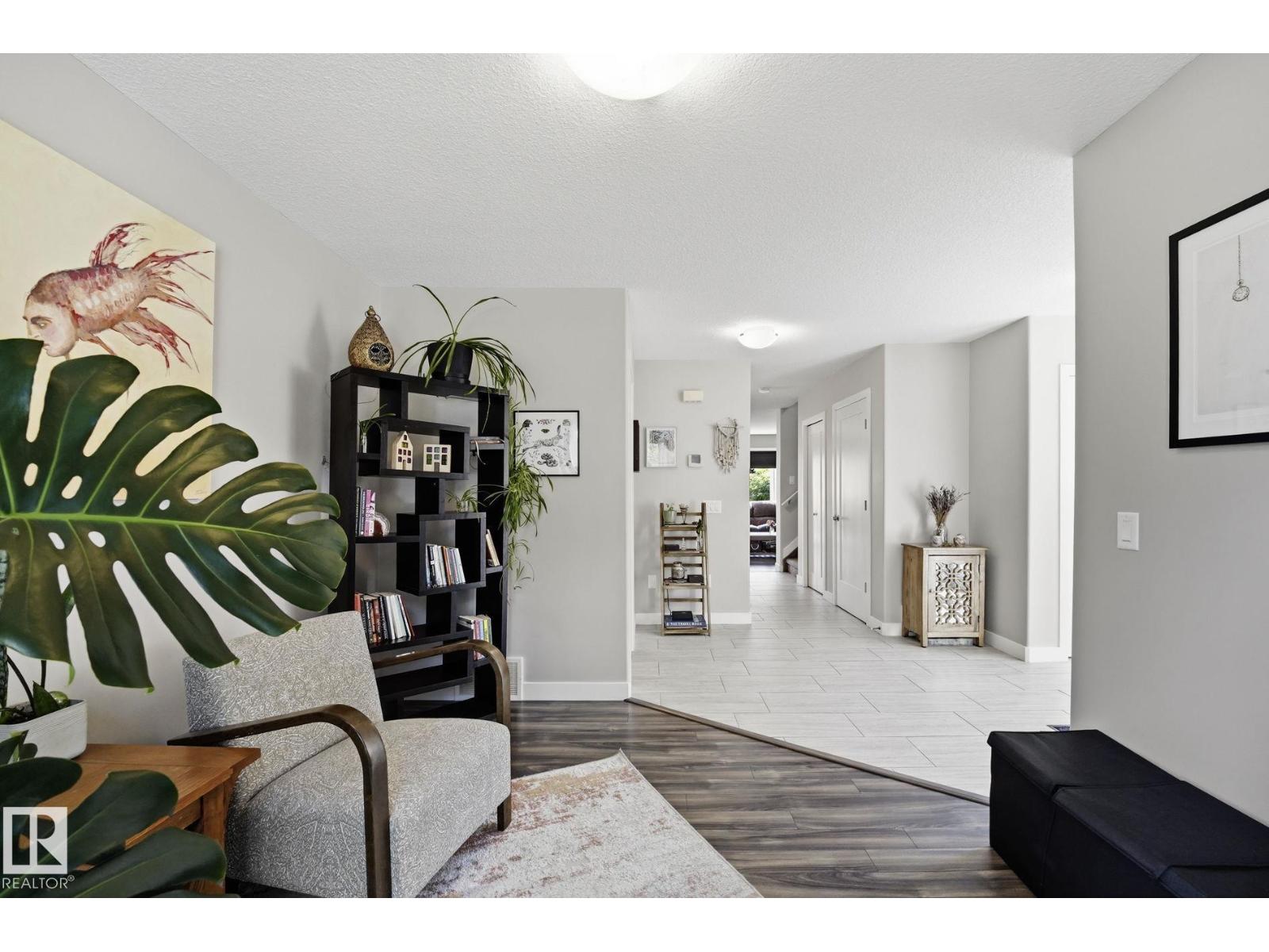 10245 152 St Nw Property Photo 2