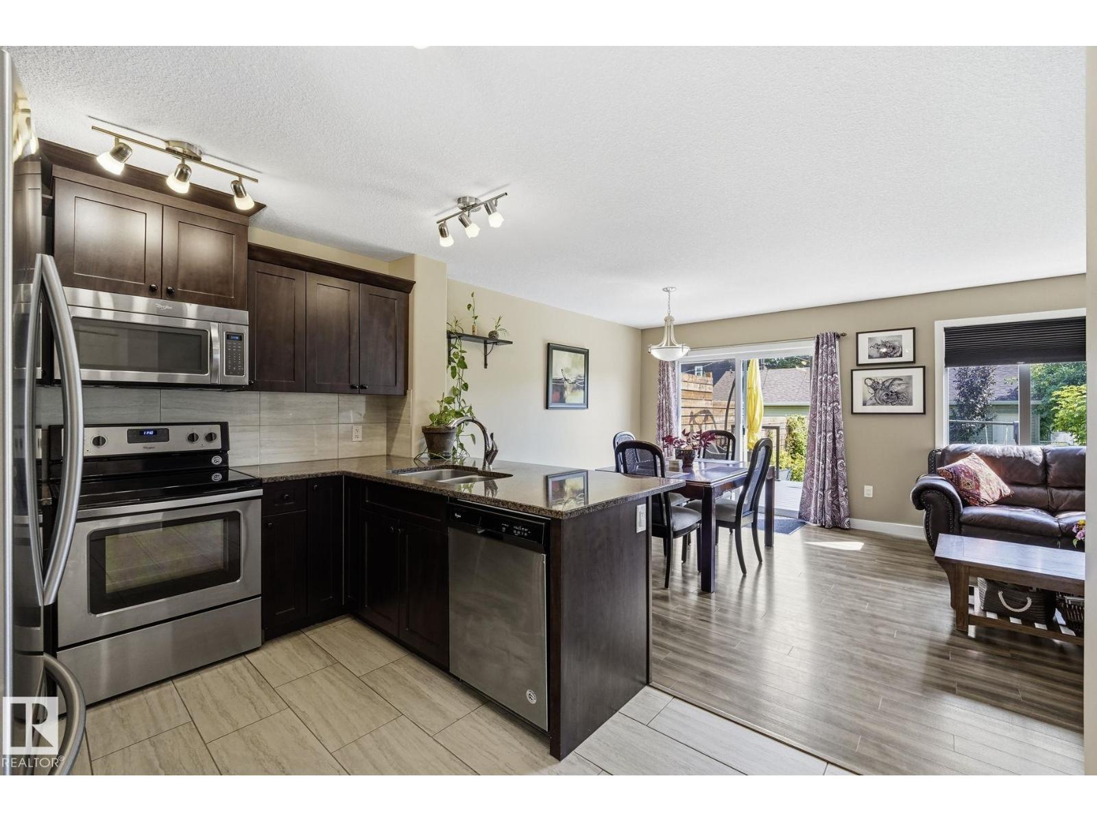 10245 152 St Nw Property Photo 3