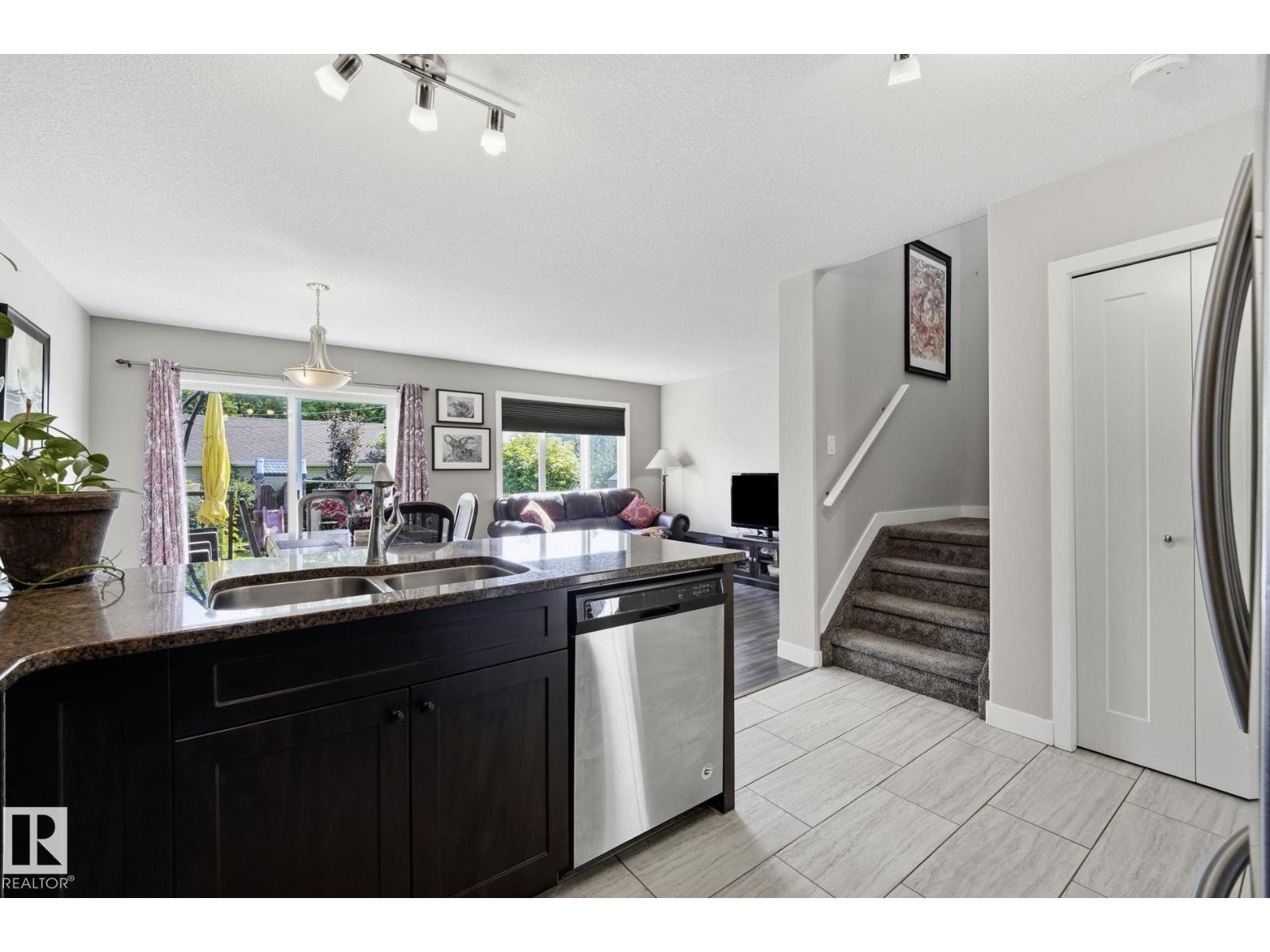 10245 152 St Nw Property Photo 4