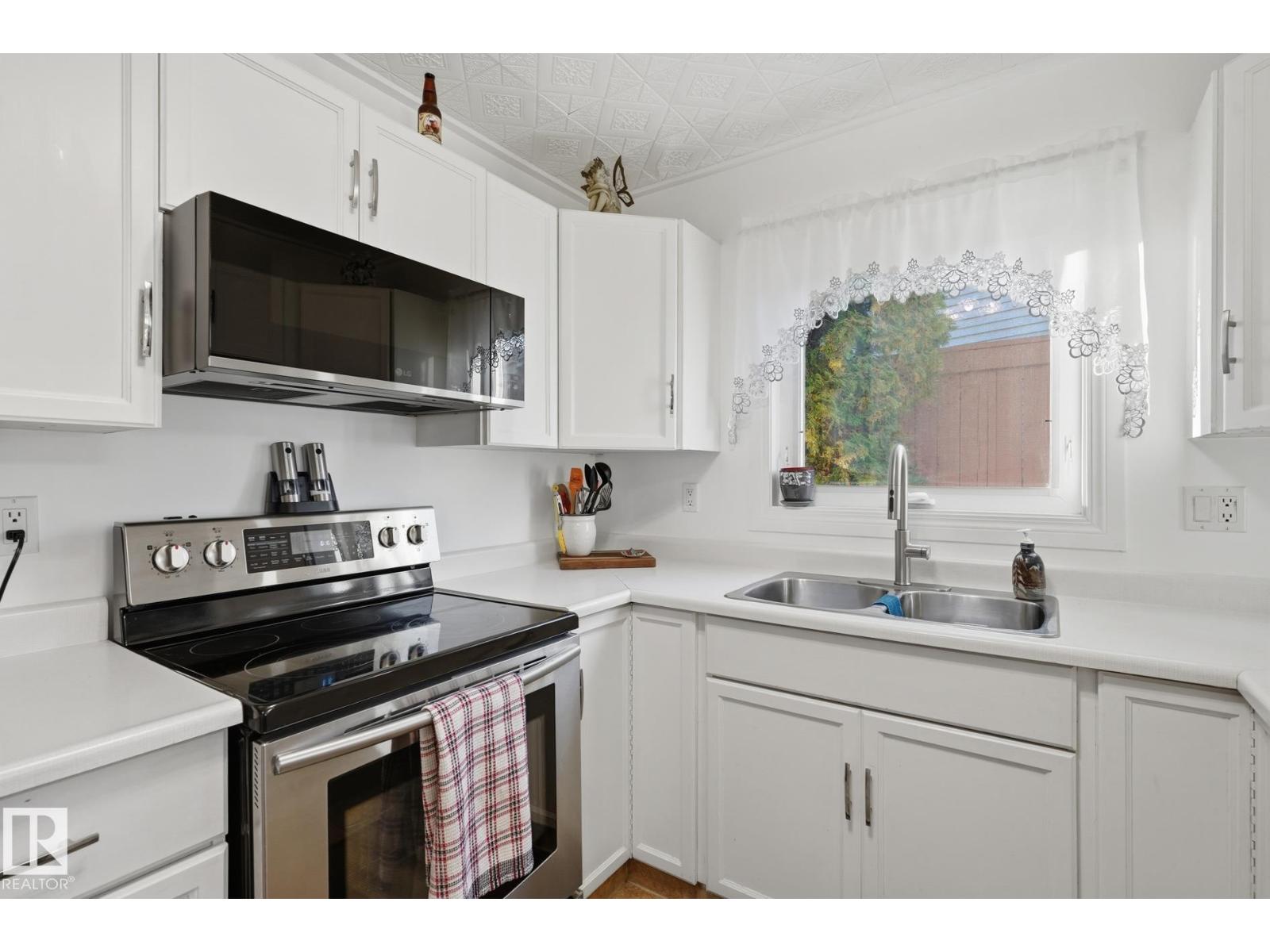 5763 189 St Nw Property Photo 12