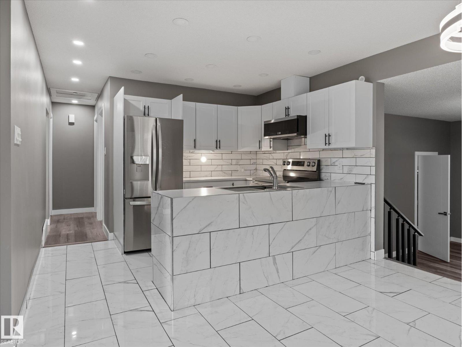 11211 104 St Nw Property Photo 11
