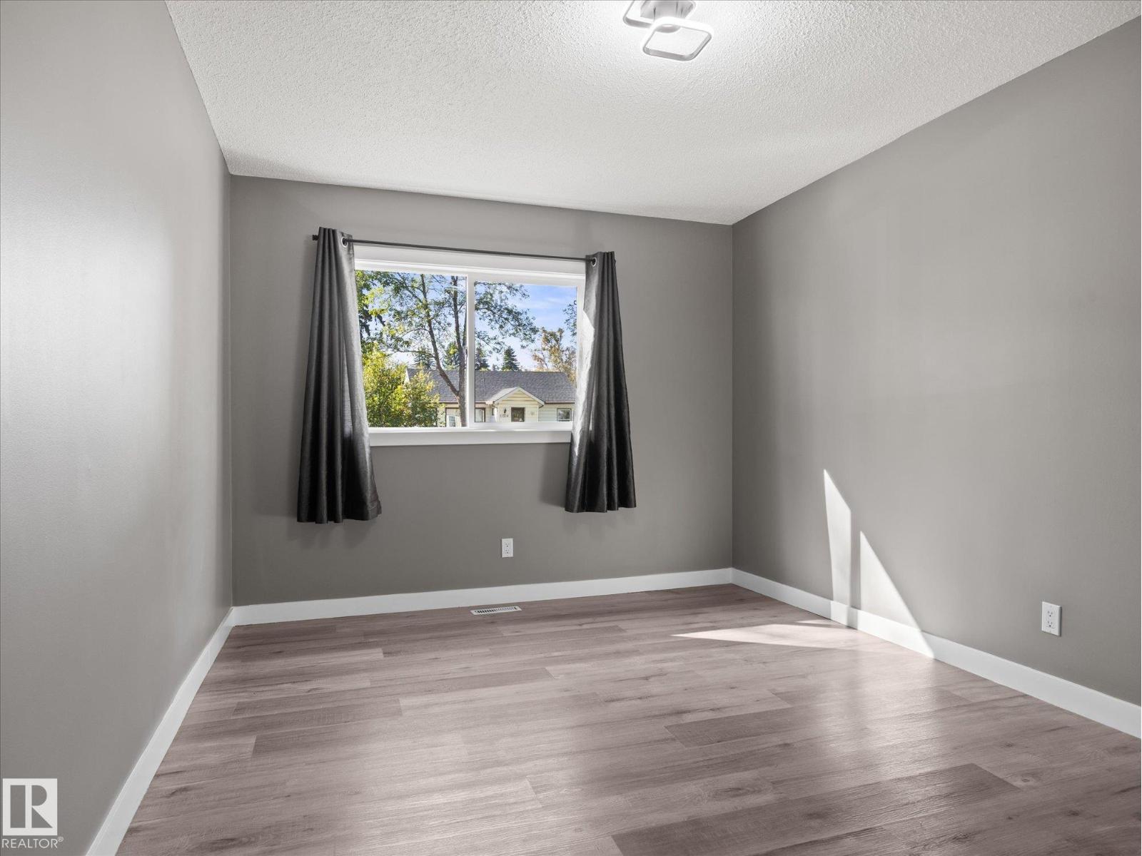 11211 104 St Nw Property Photo 17