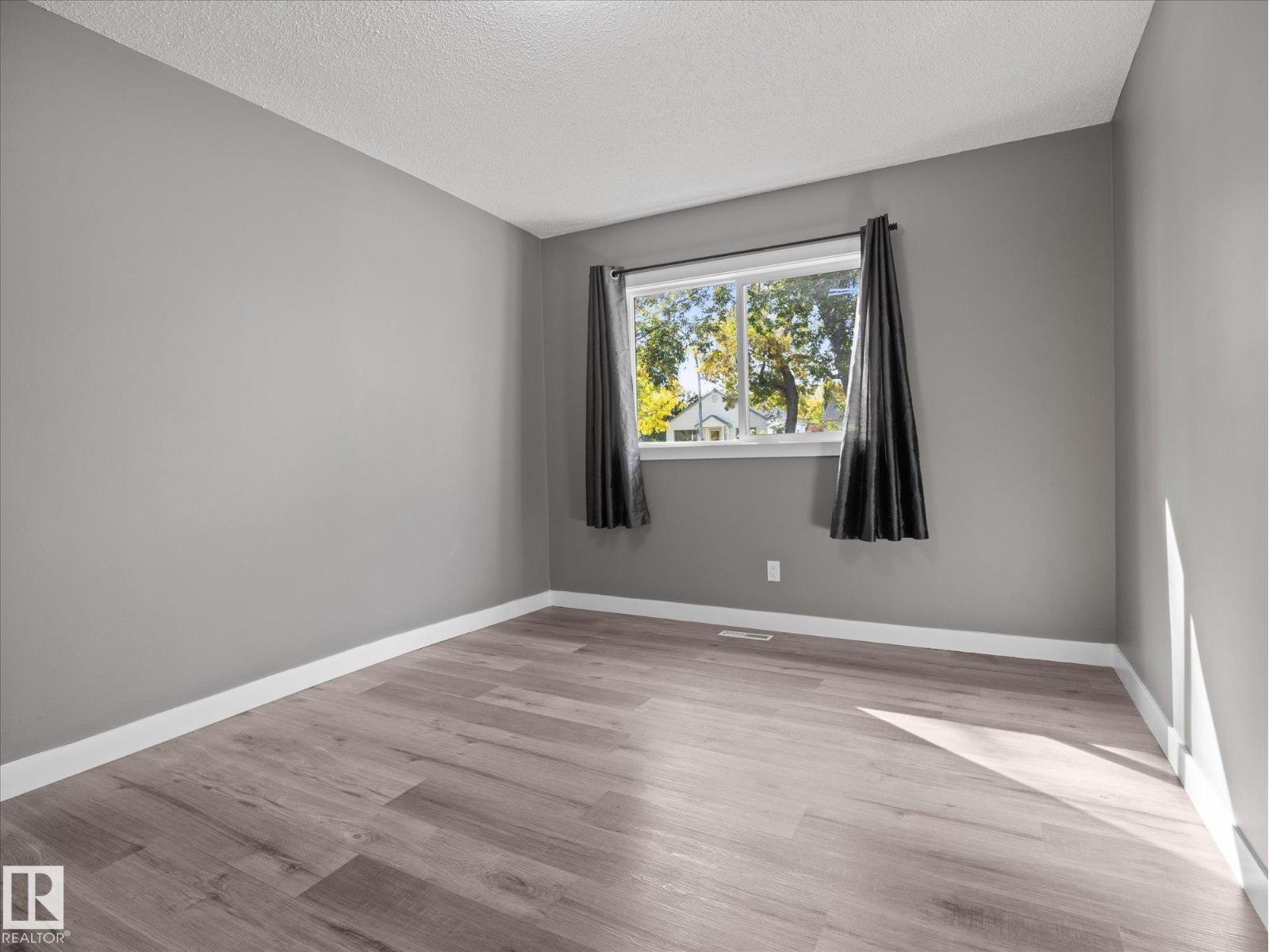11211 104 St Nw Property Photo 19