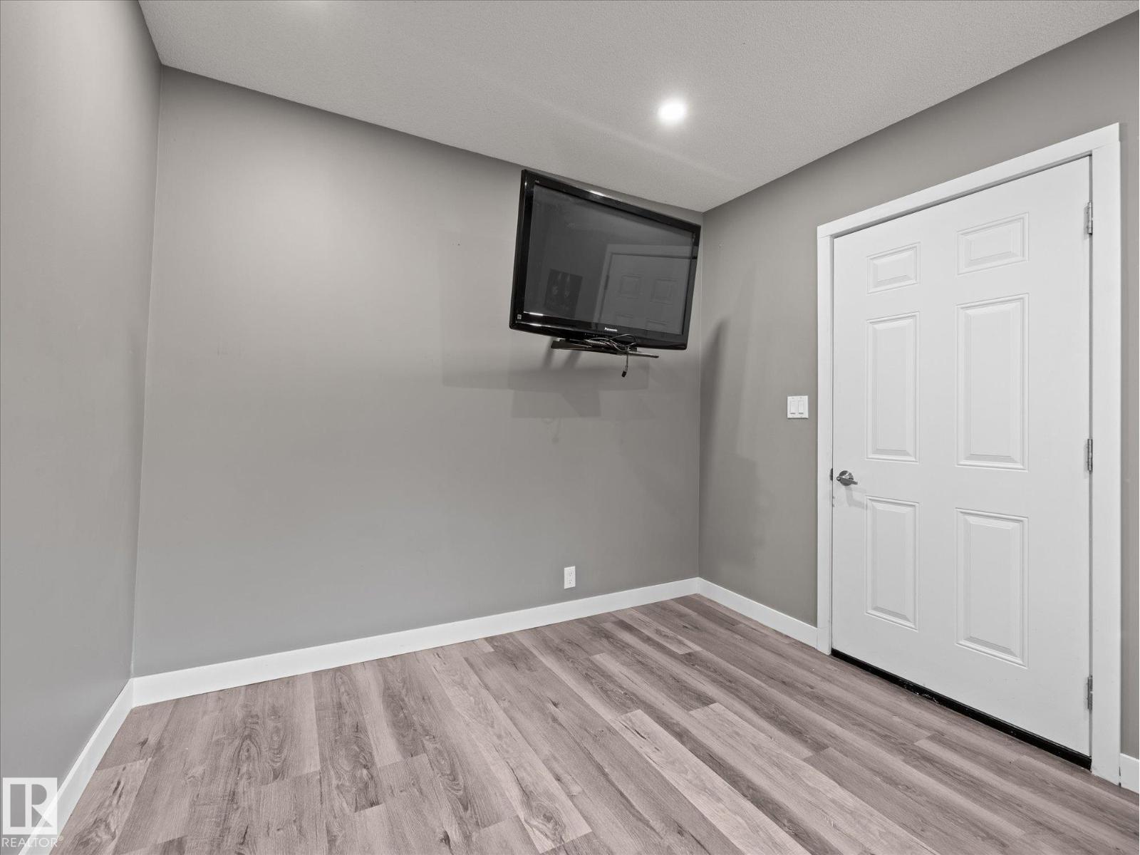 11211 104 St Nw Property Photo 46