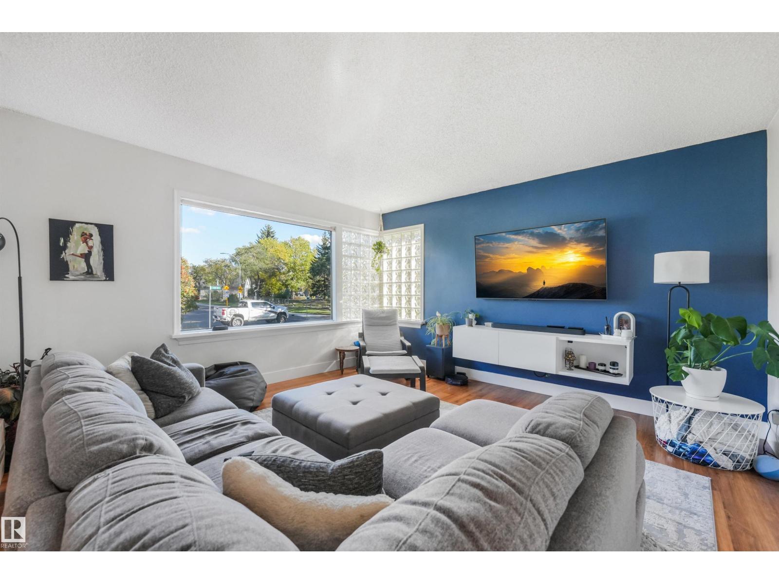 10906 118 St Nw Property Photo 10