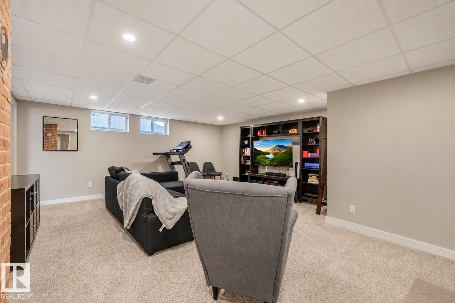 10906 118 St Nw Property Photo 27