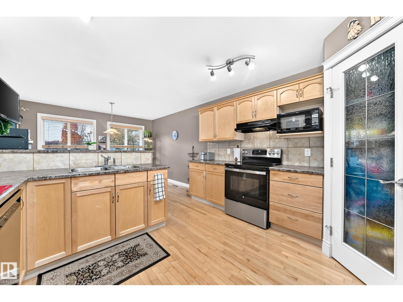 1108 117 St Sw Property Photo 8