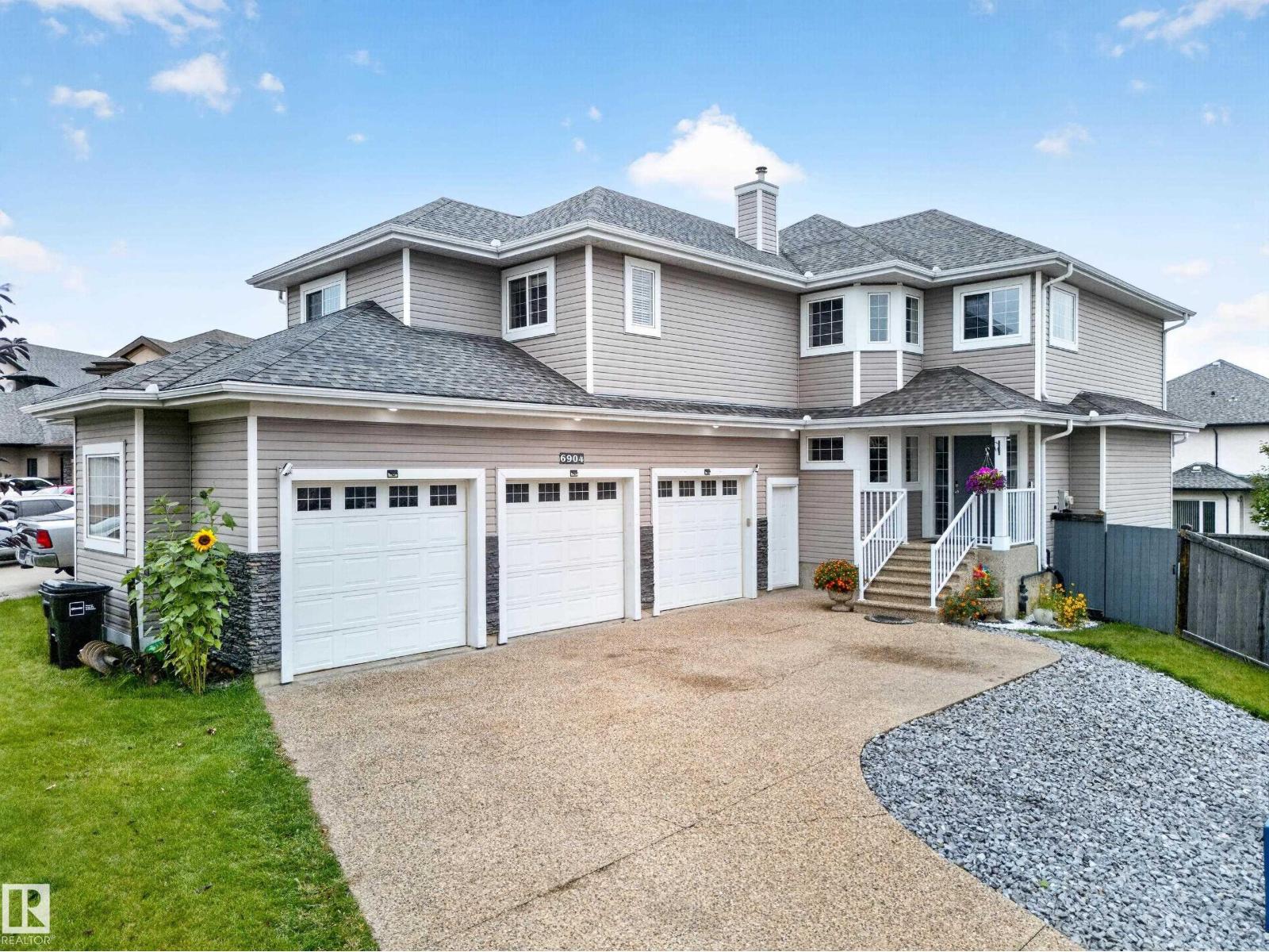 6904 18 Av Sw Property Photo 1