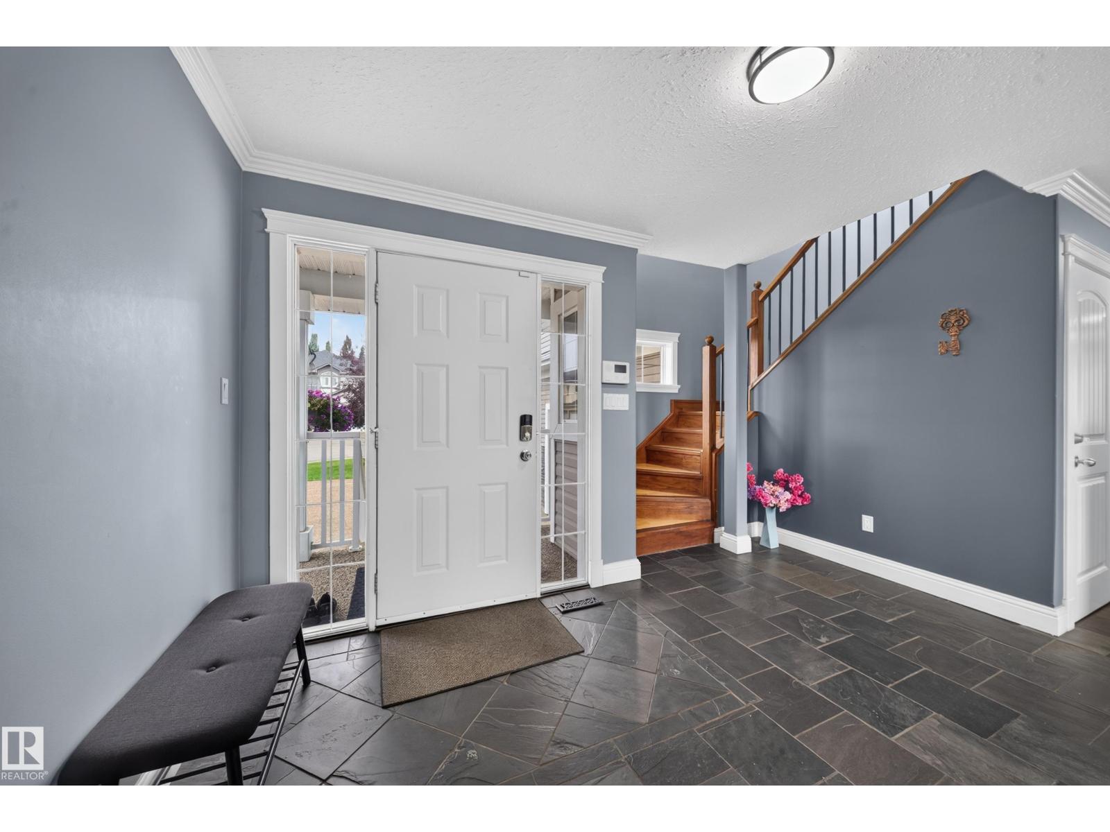 6904 18 Av Sw Property Photo 12