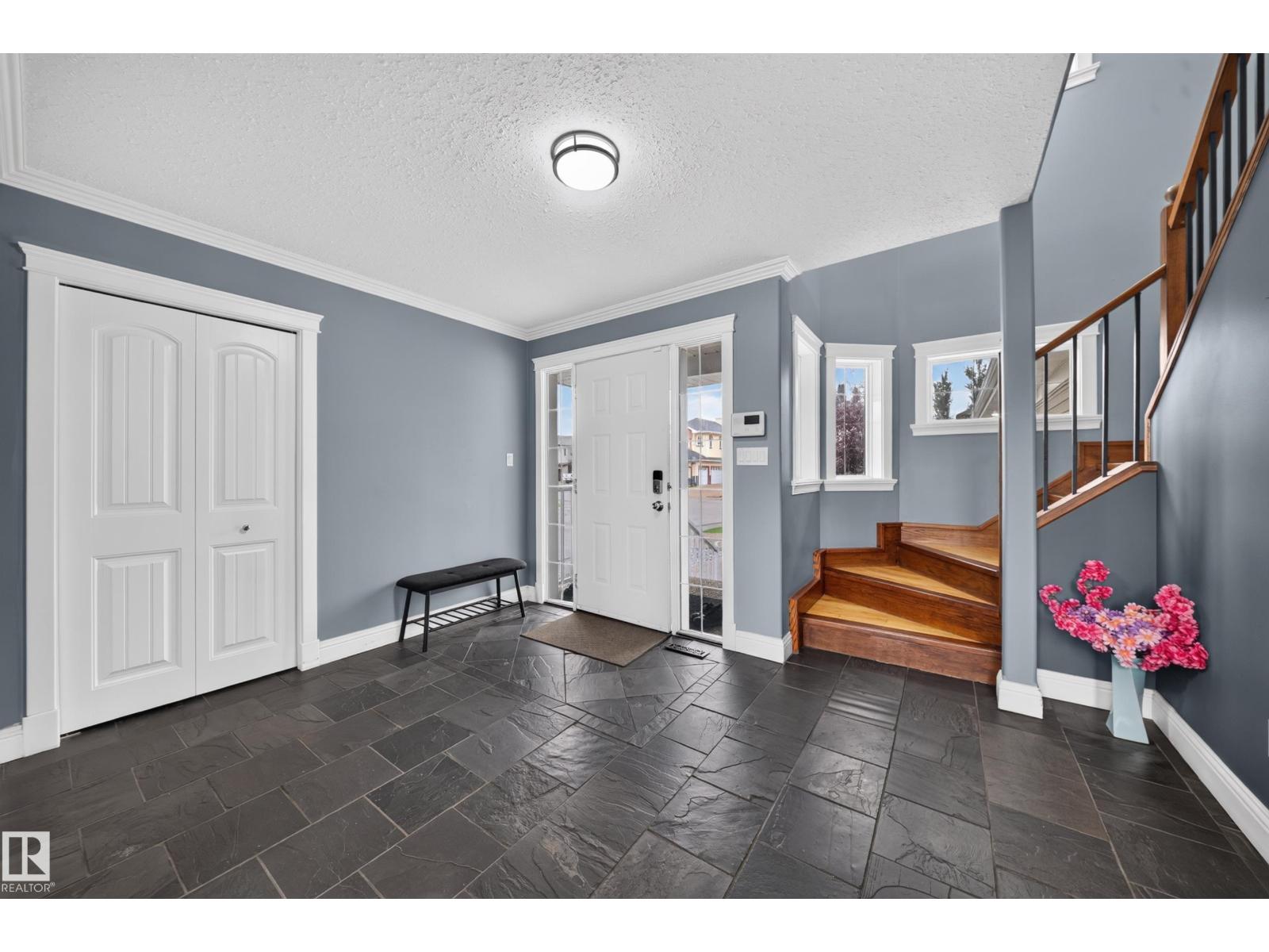 6904 18 Av Sw Property Photo 13