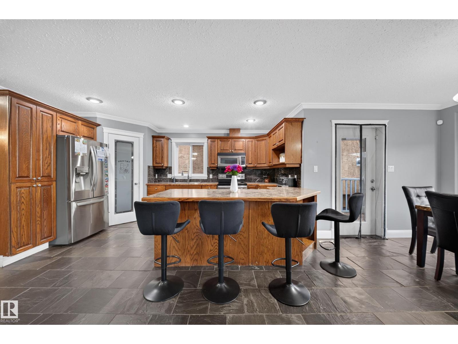 6904 18 Av Sw Property Photo 20