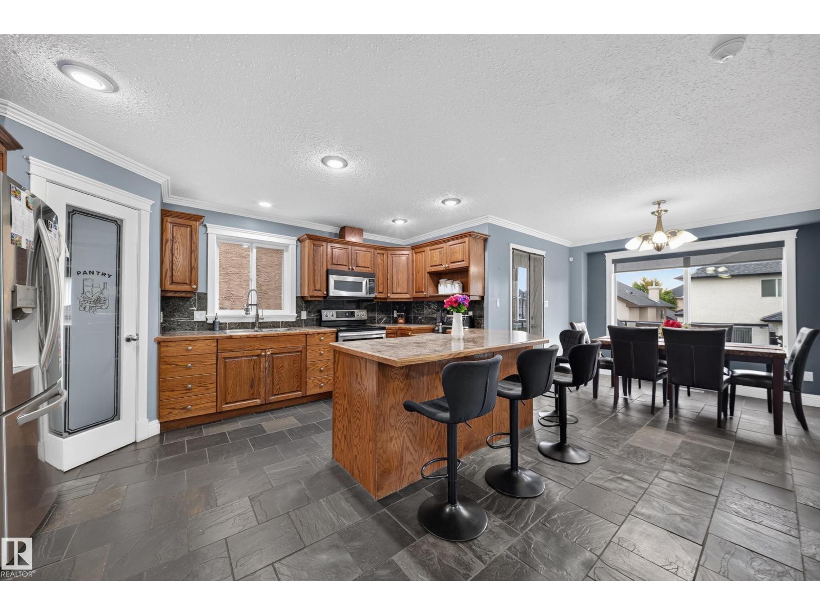 6904 18 Av Sw Property Photo 22