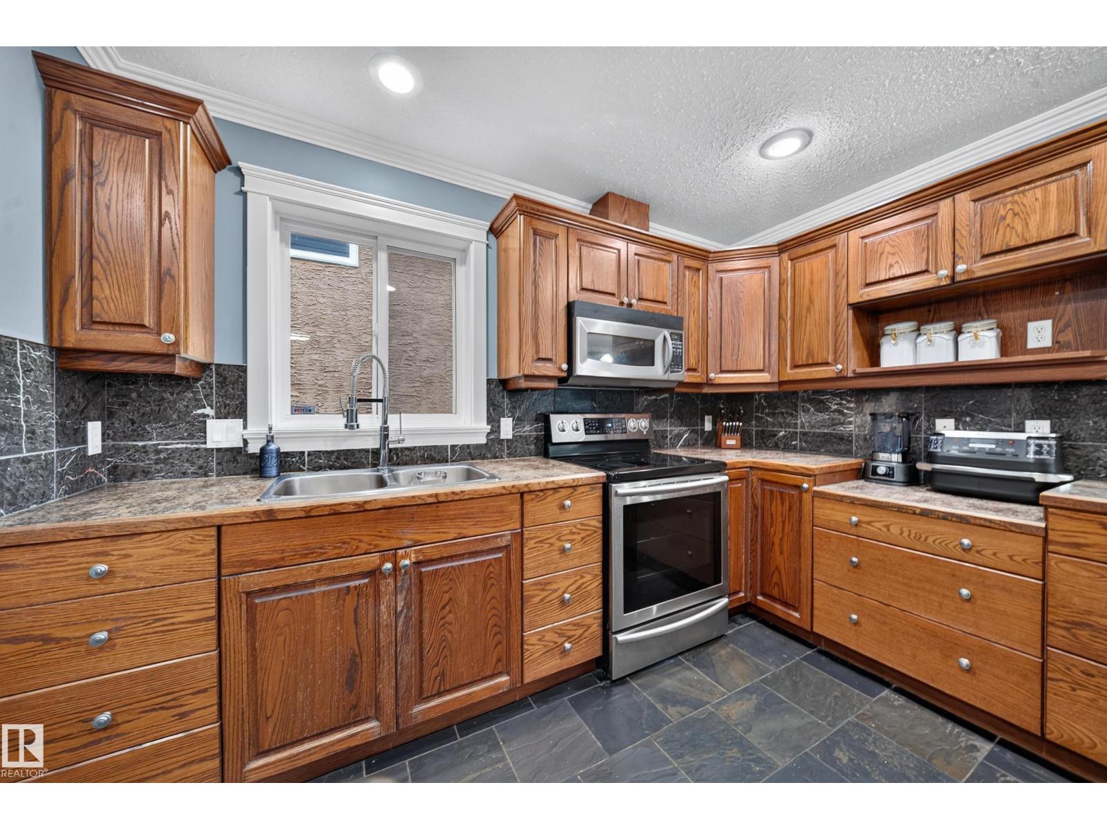 6904 18 Av Sw Property Photo 23