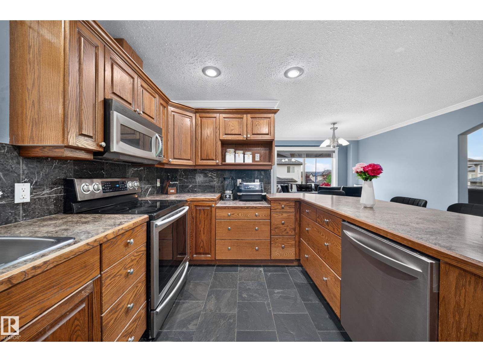 6904 18 Av Sw Property Photo 24