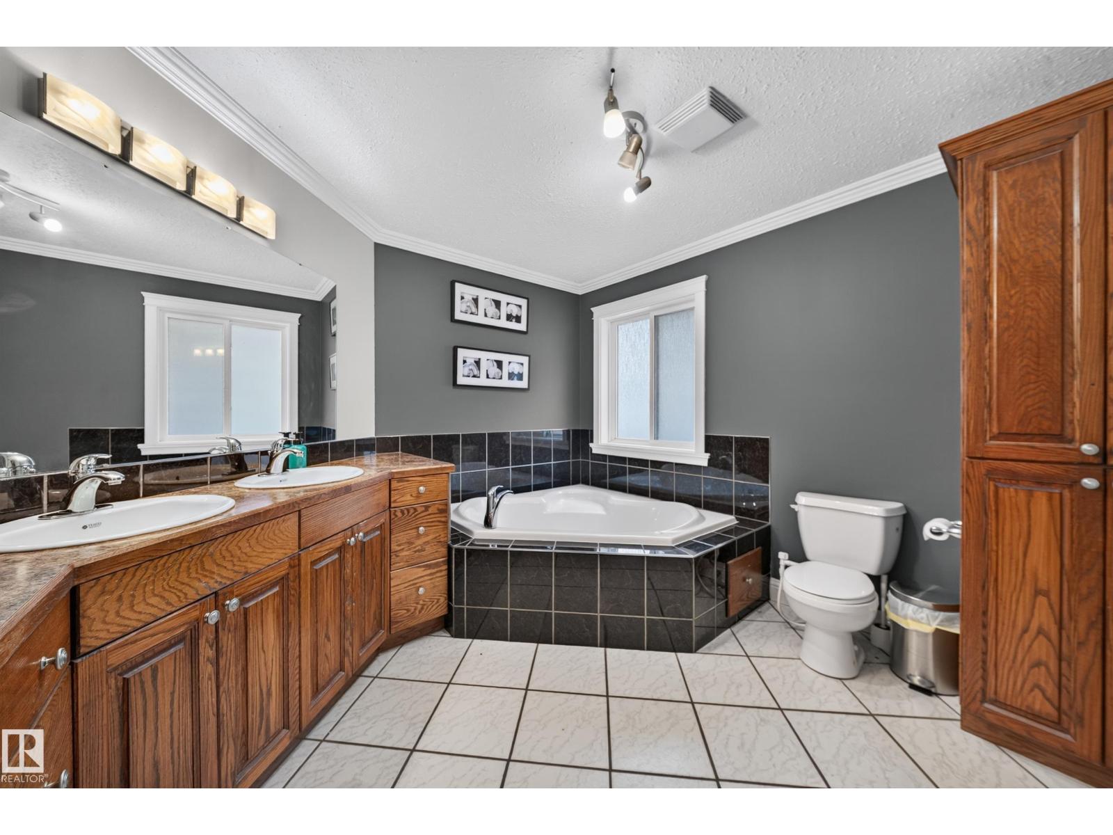 6904 18 Av Sw Property Photo 42